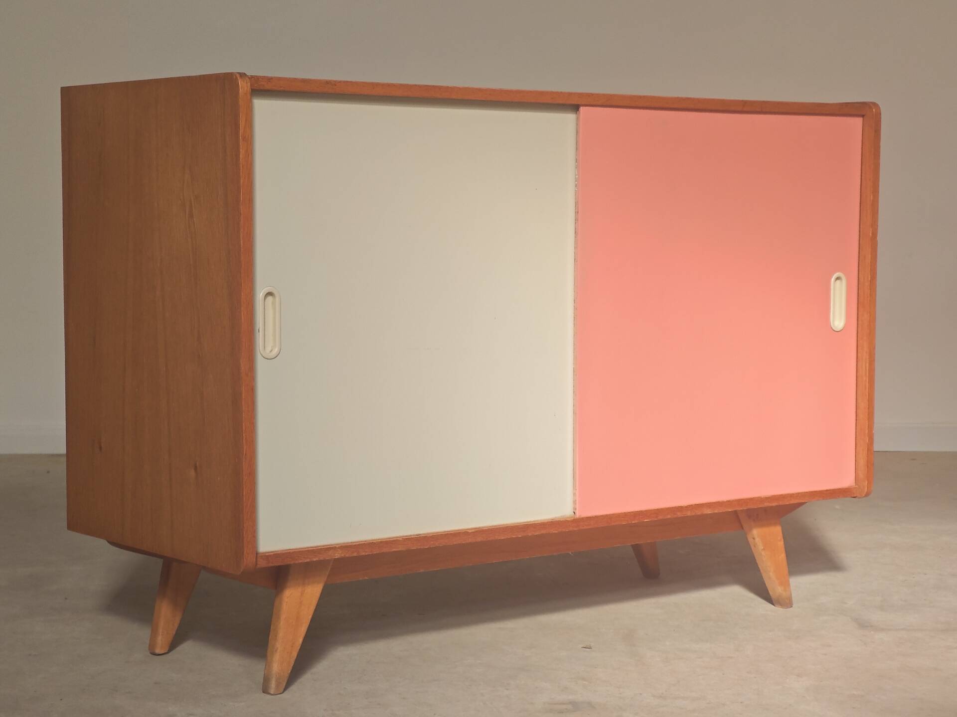 Buffet U452 pink and white by Jiri Jiroutek for Interier Praha