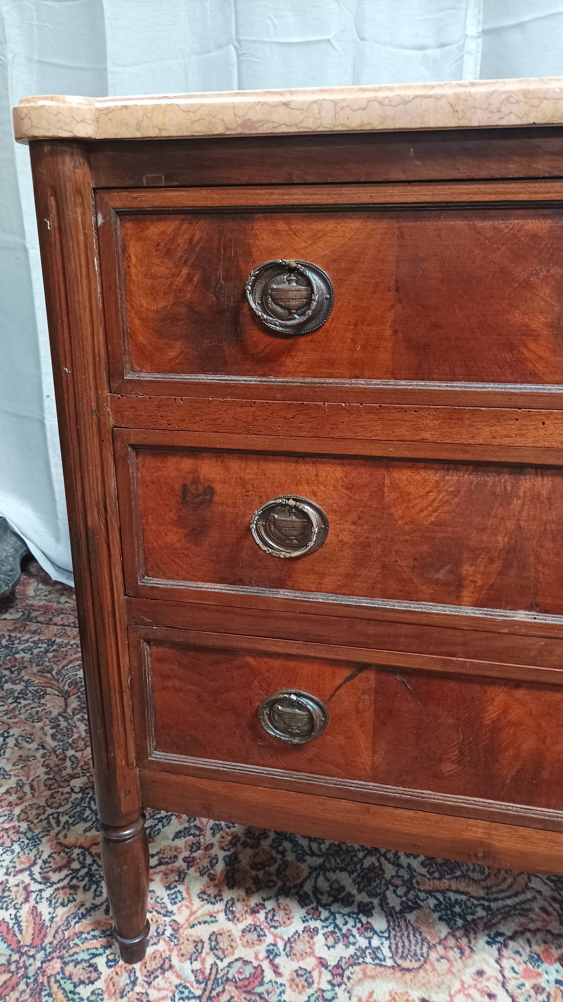 Commode Louis XVI en acajou