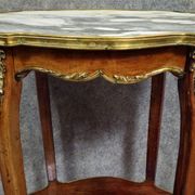 Table d'apparat - guéridon de style Louis XV, en acajou finement travaillé
