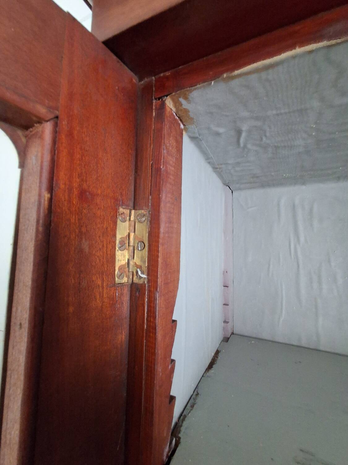 English display cabinet in mahogany