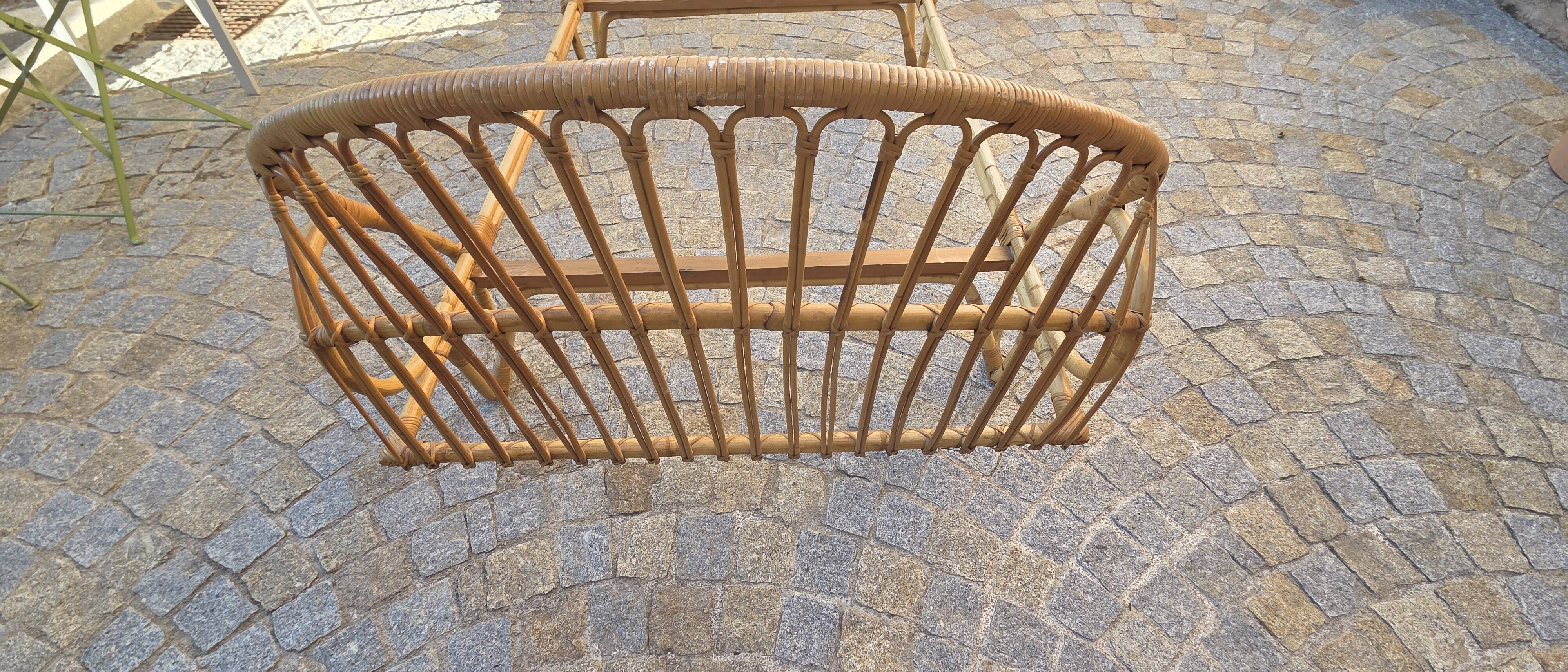 Read a vintage rattan person.