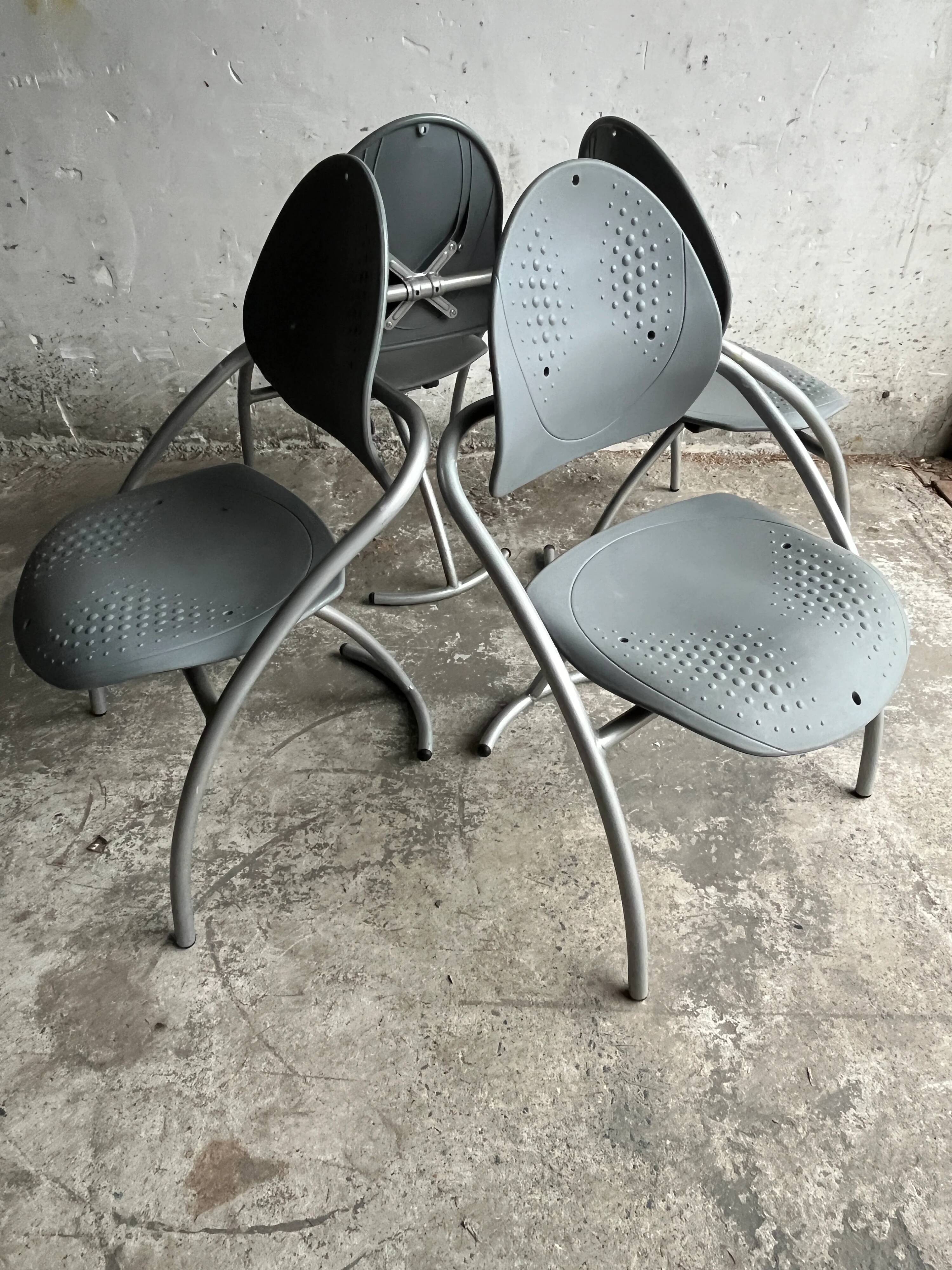 4 chaises postmodernes italiennes Gazzaro