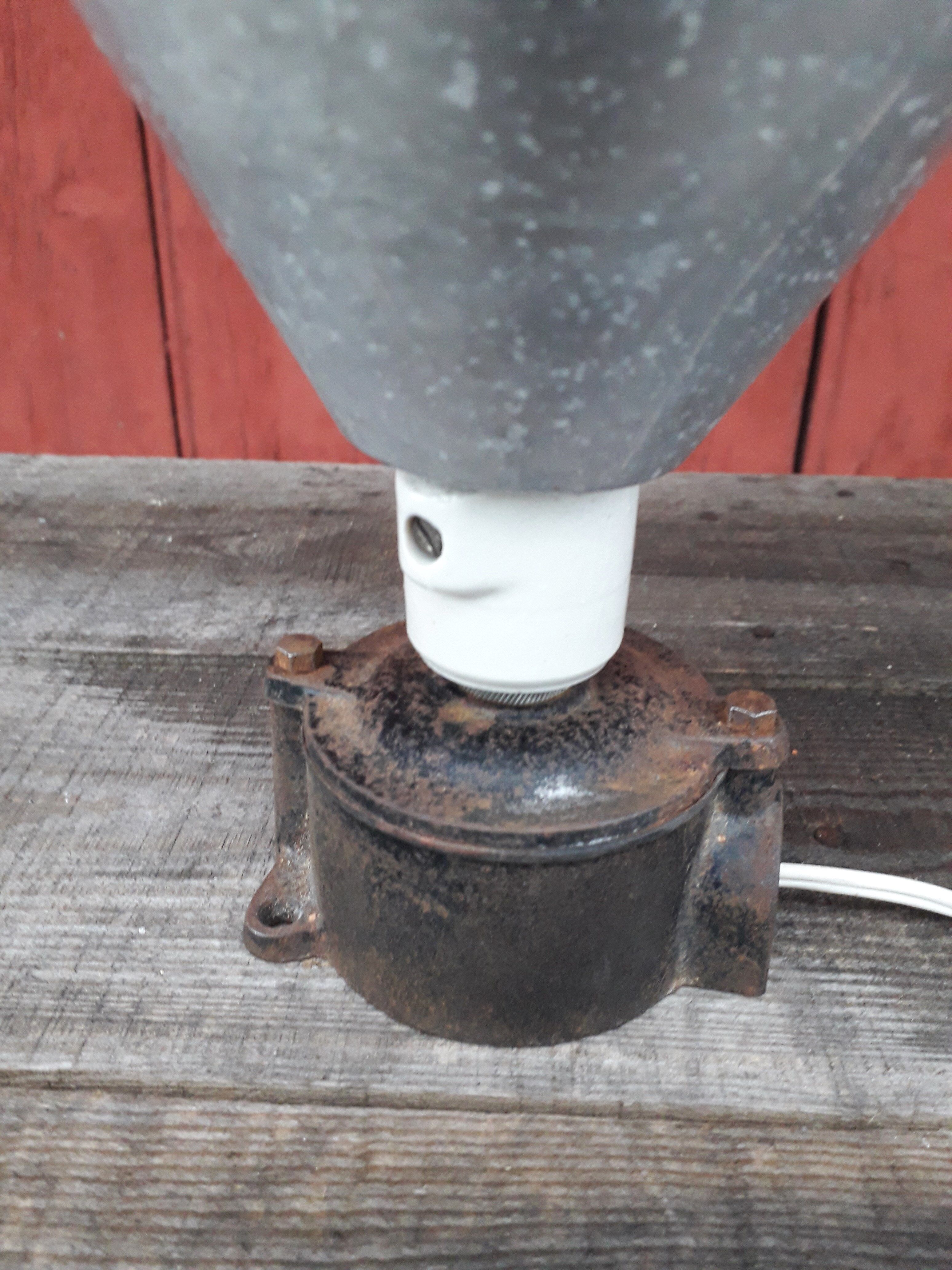 Old workshop / factory ceiling lamp - Industrial decoration - 1950