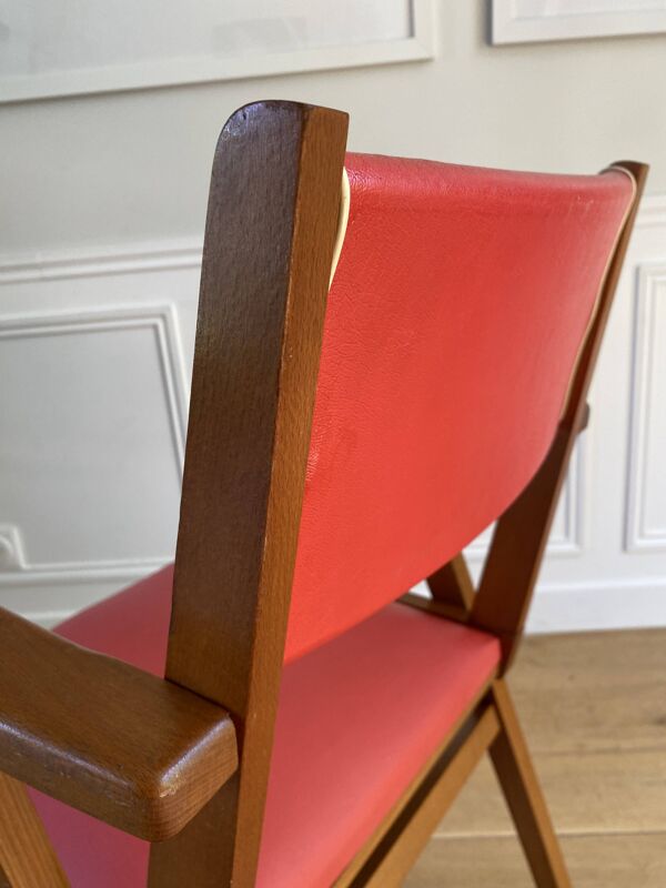 Fauteuil vintage années 50/60 – bois & skaï rouge – style scandinave