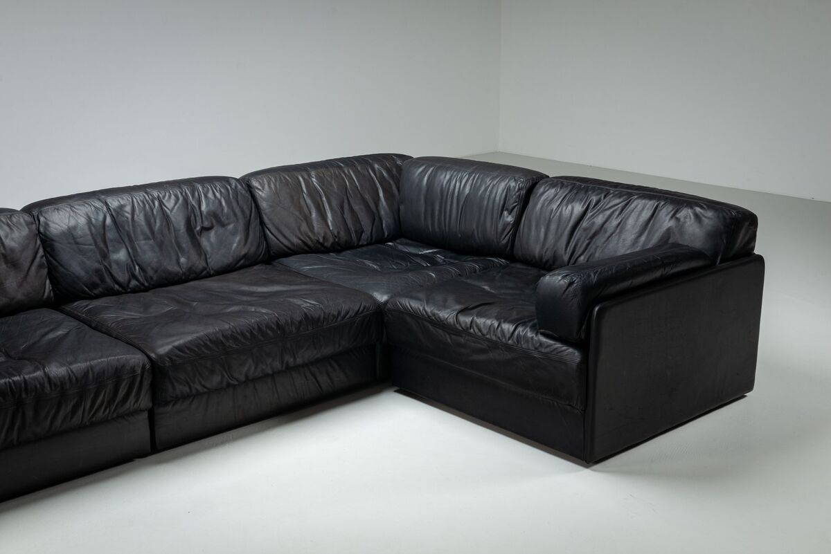 Canapé modulaire De Sede modèle DS76 en cuir noir, Suisse, 1970.