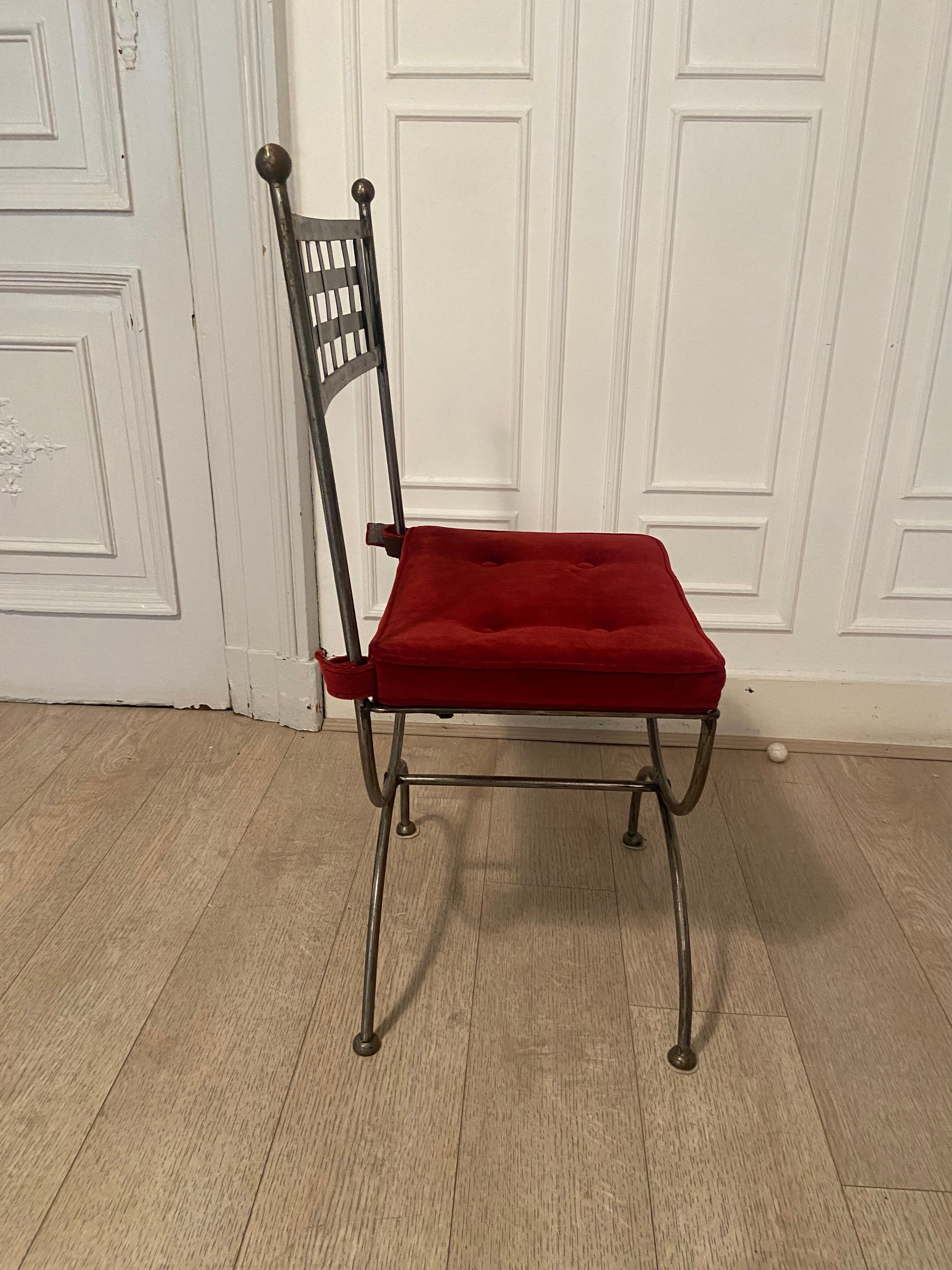 6 chaises curule en fer forgé avec assise en velours rouge