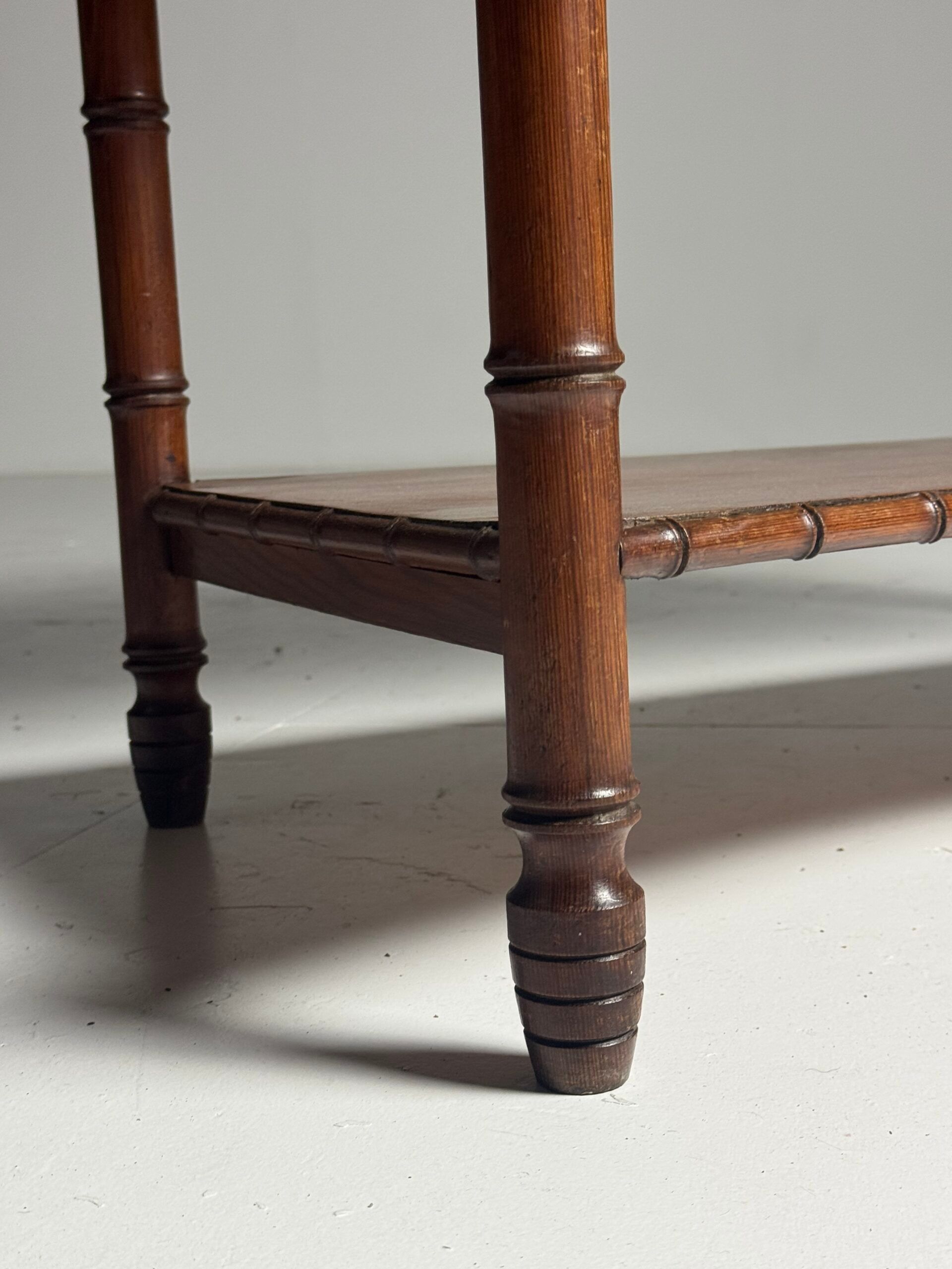 Table d'appoint en faux bambou vers 1900