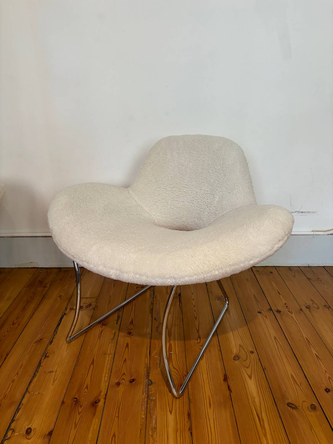 Pair of ultra-comfortable armchairs in white terry fabric