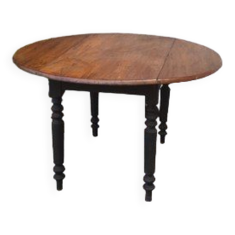 Folding round table