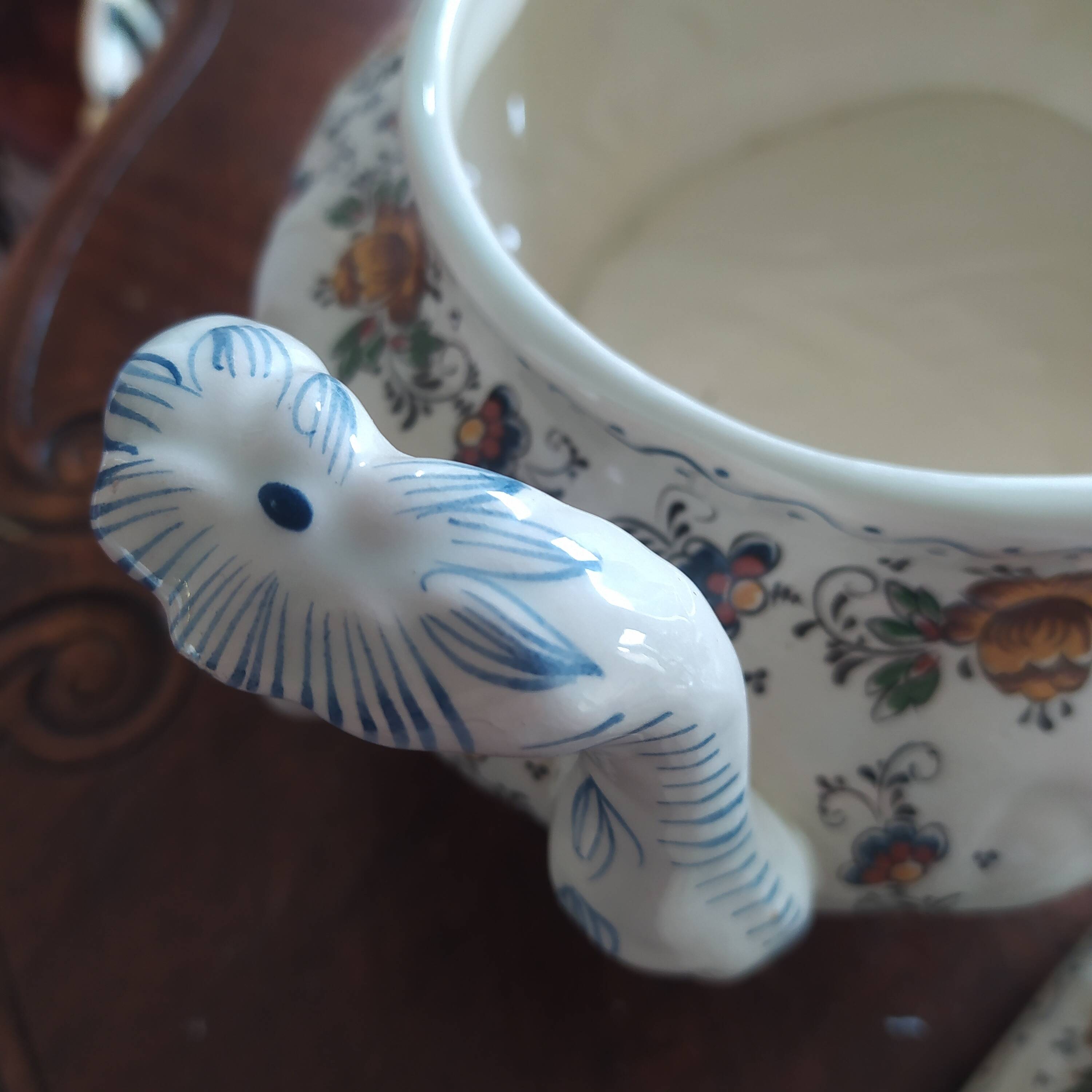 Soupière en faience Hubert Bequet signée