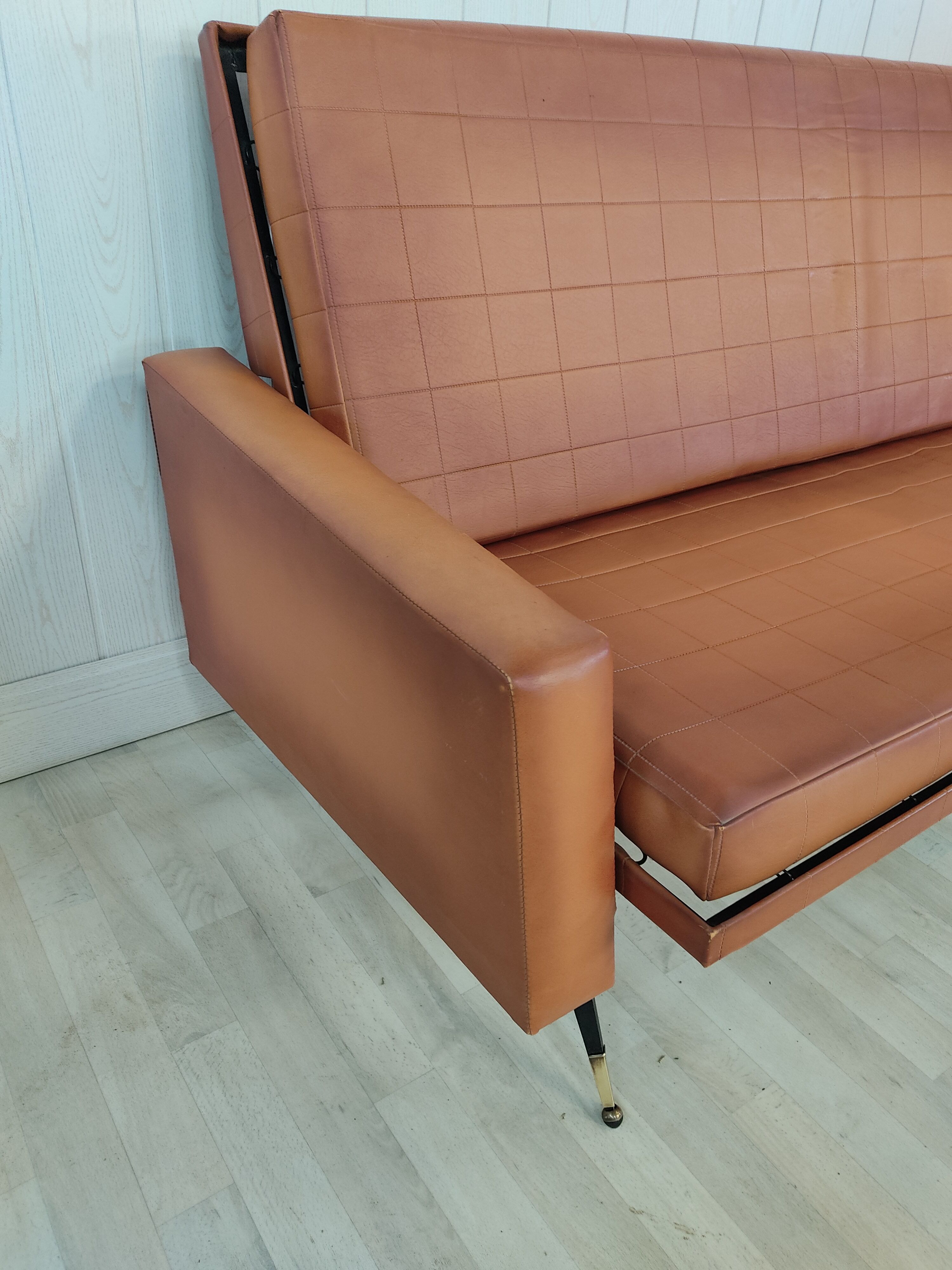 Sofa daybed vintage feet compass