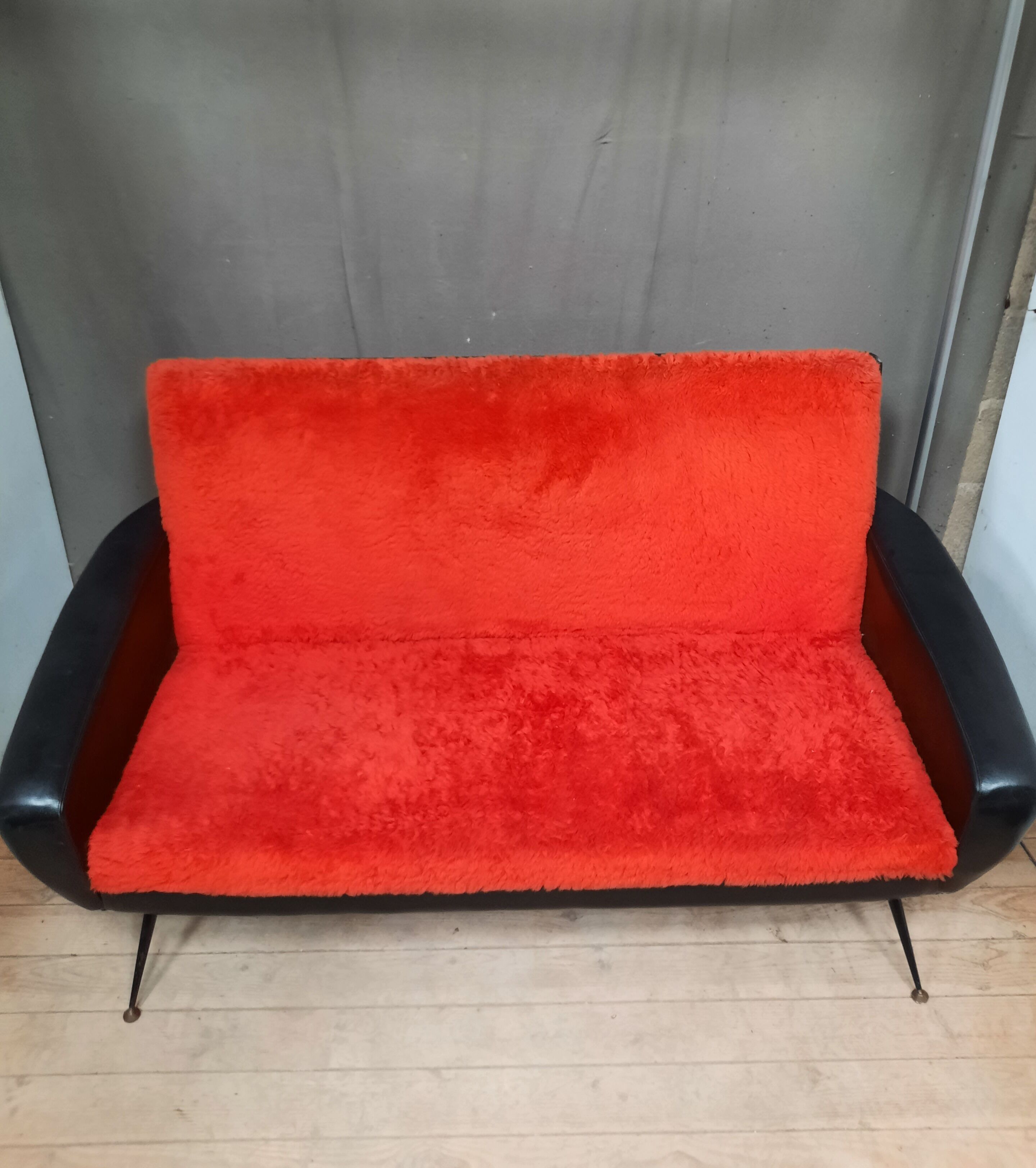 Canapé vintage pieds compas