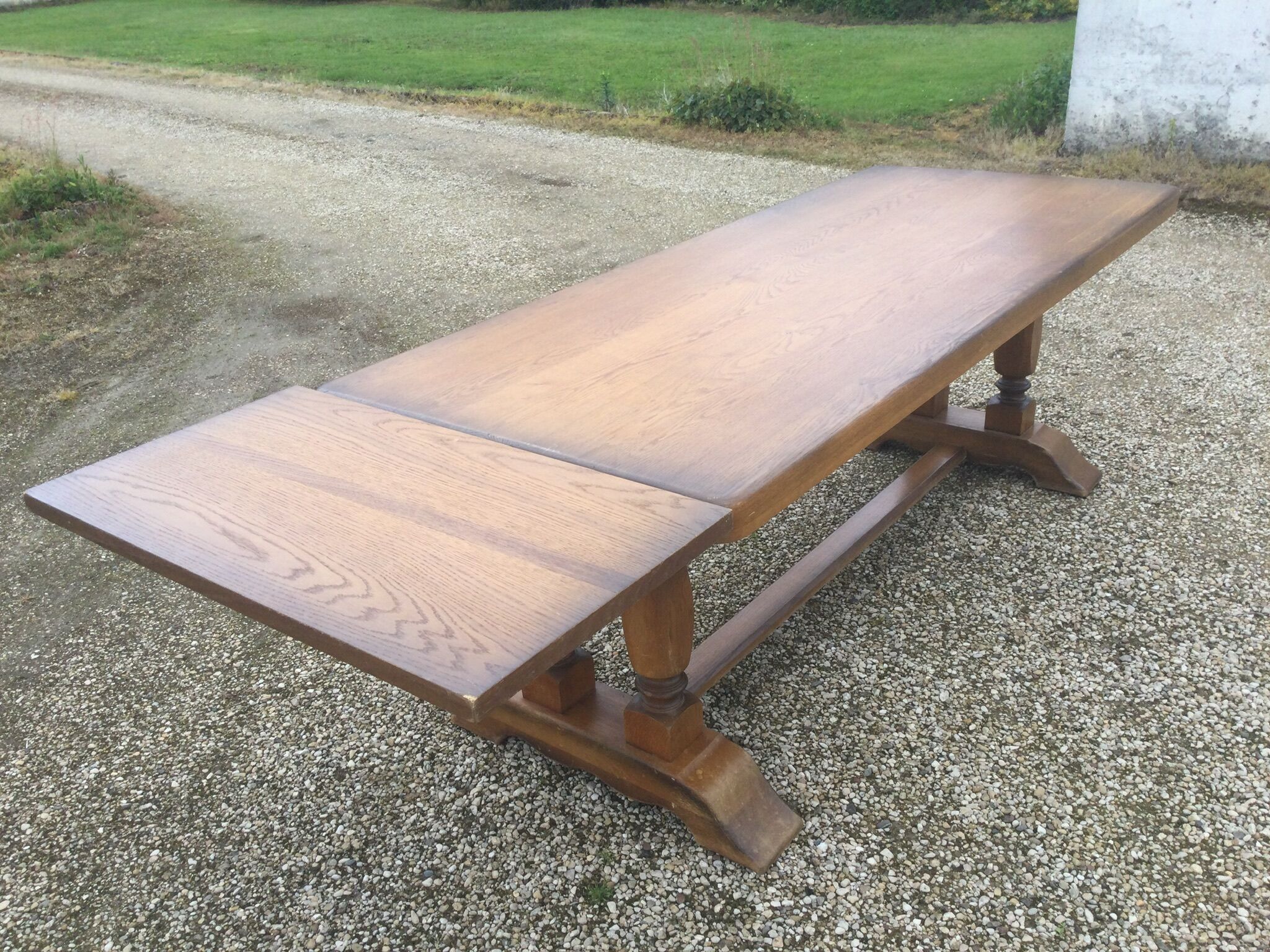 Farm table