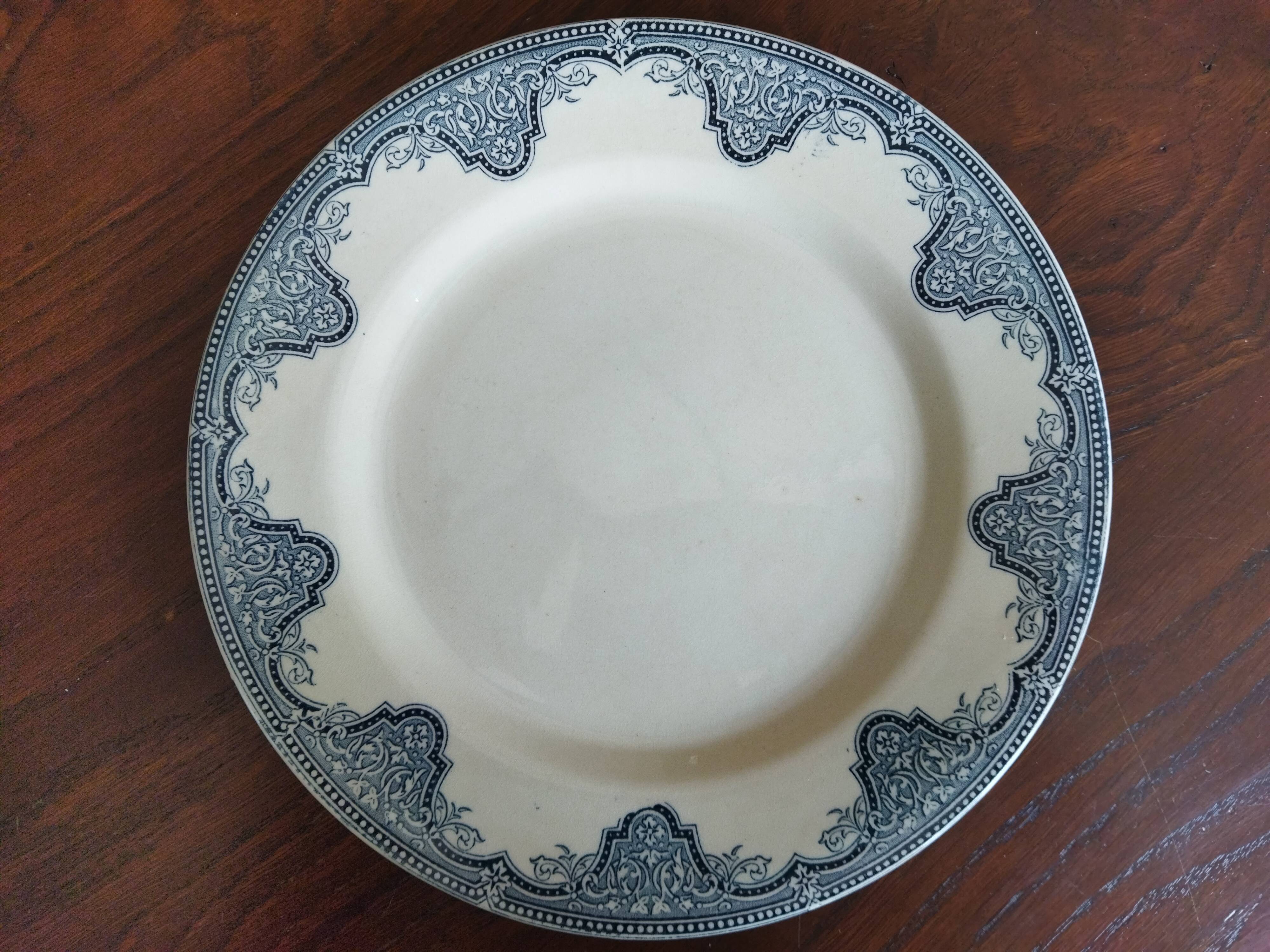 12 flat plates iron earth Salins, model Céline