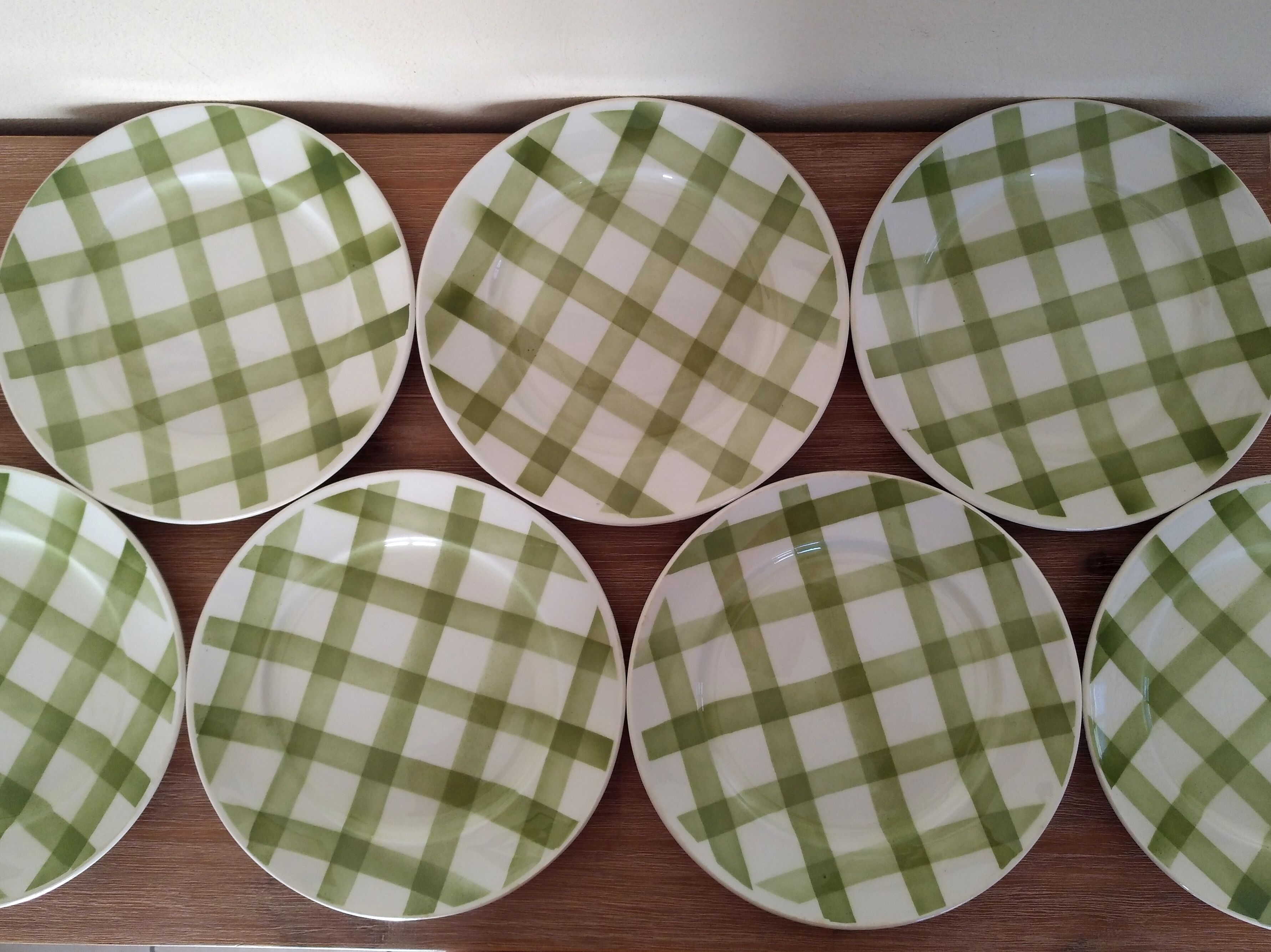 All 7 dinner plates and 7 hollow mill of wolves