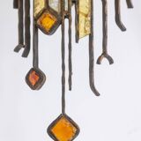 Applique en fer forgé et en verre coloré. Années 1960.