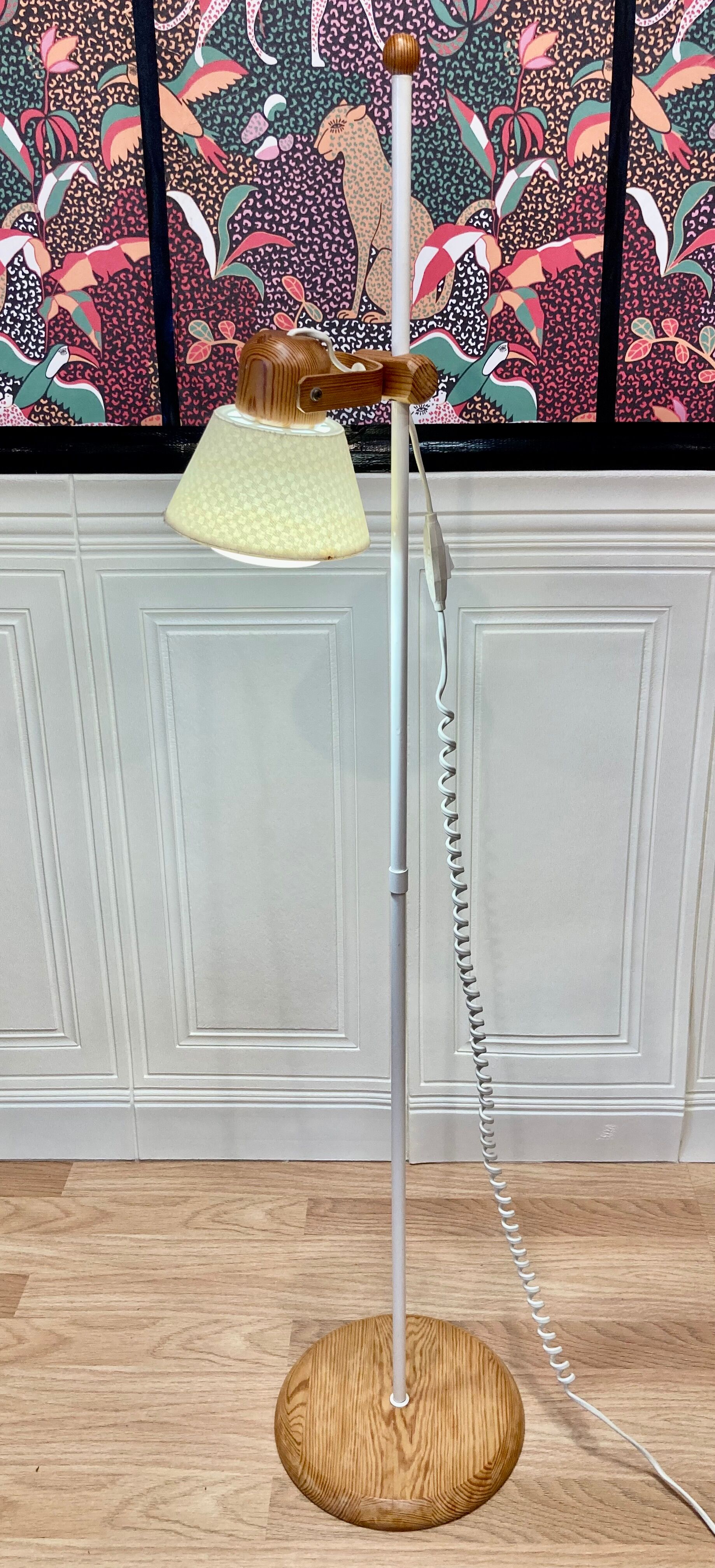 Modular scandinavian design floor lamp.