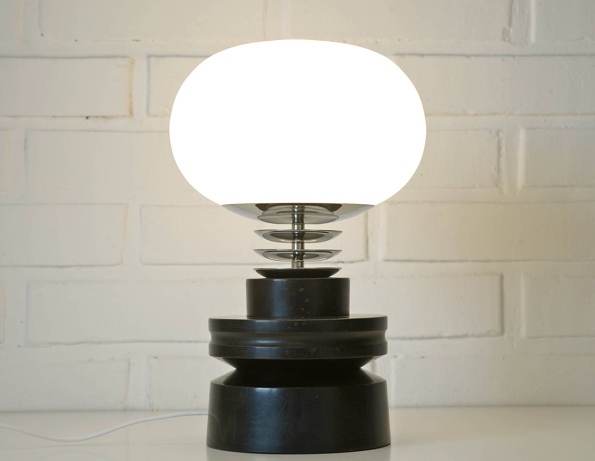 Lampe de table en bois vintage du milieu du siècle moderne de l'ère spatiale Japandi redessinée