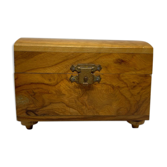 Elm magnifying glass jewelry box