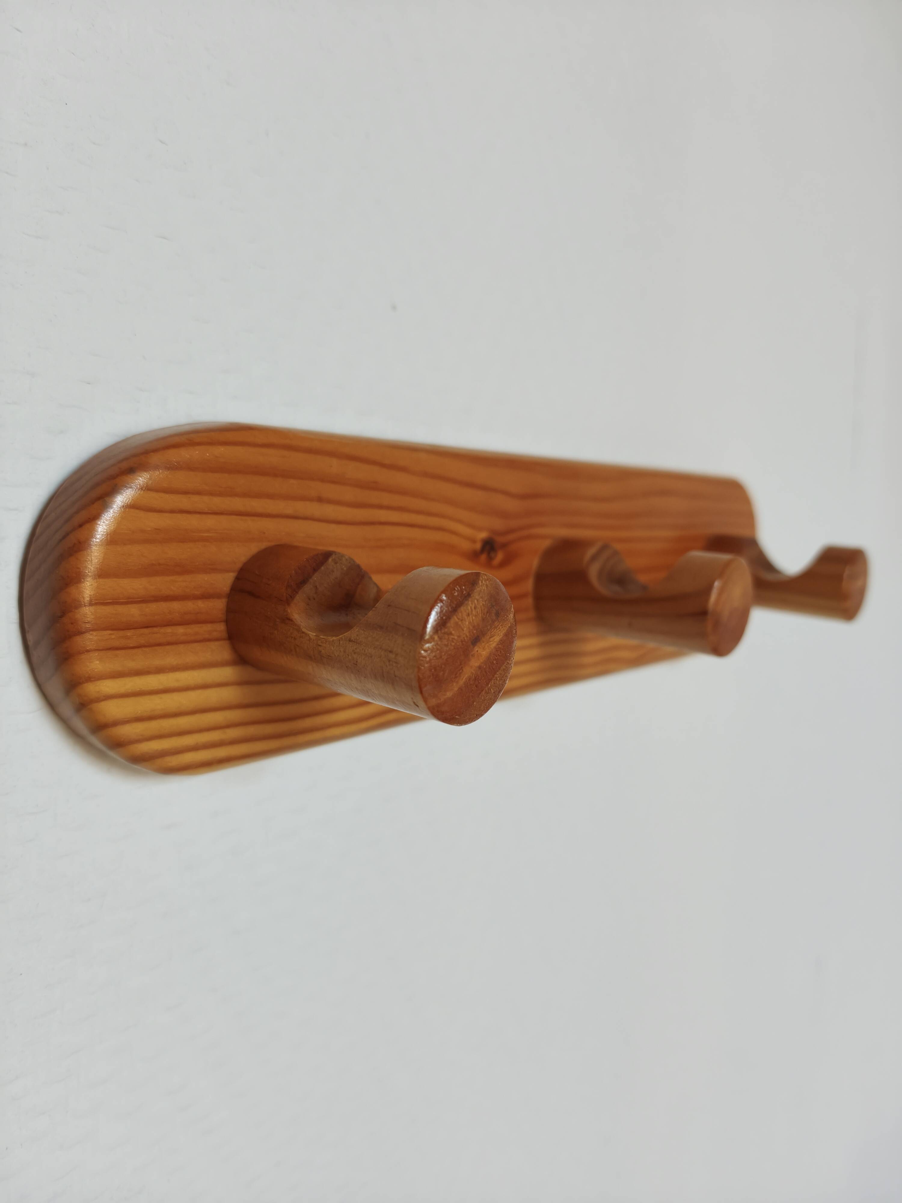 Wall hook in pine – 1970s – "Les Arcs" style