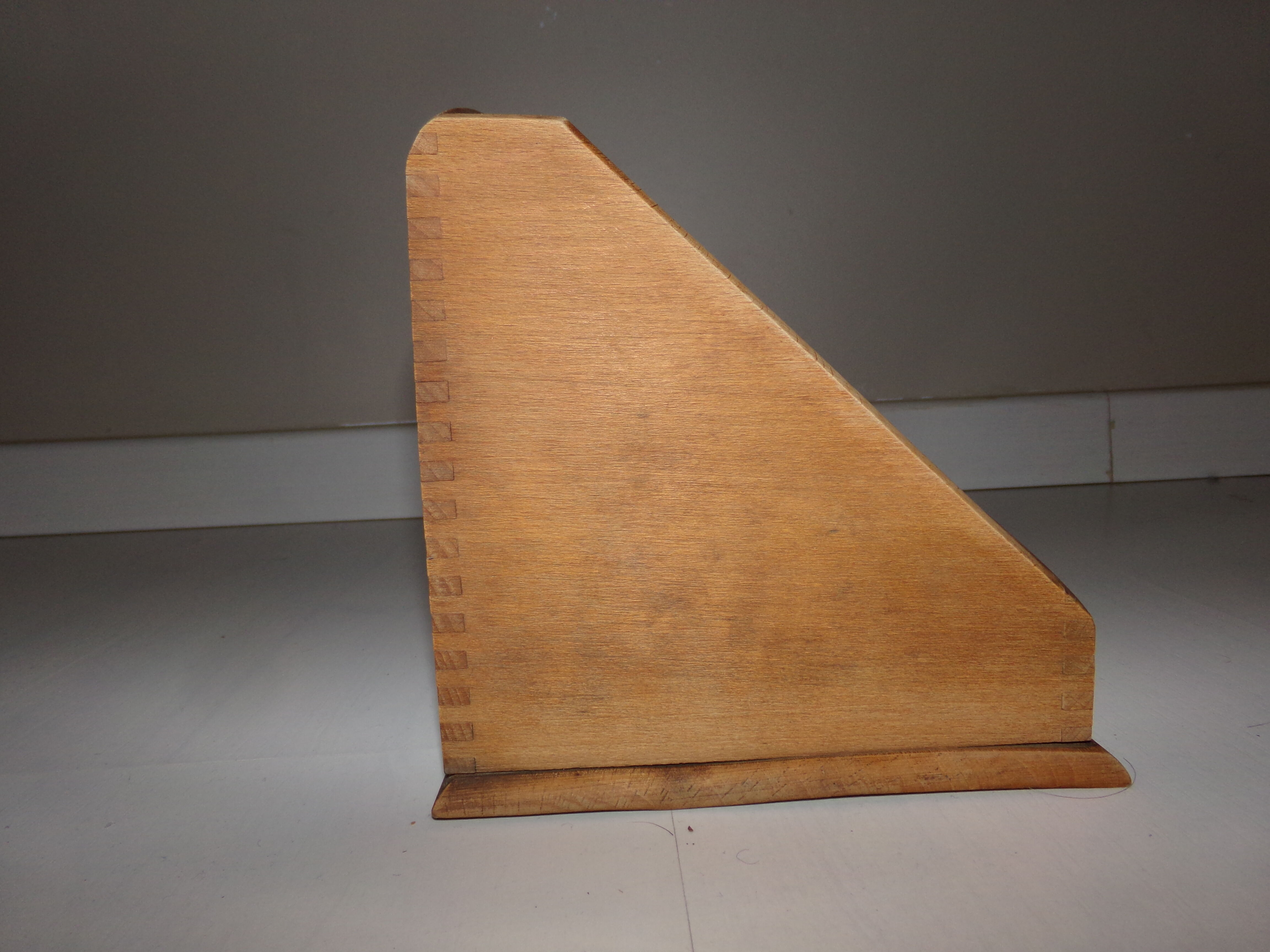 Blond wooden letter carriers