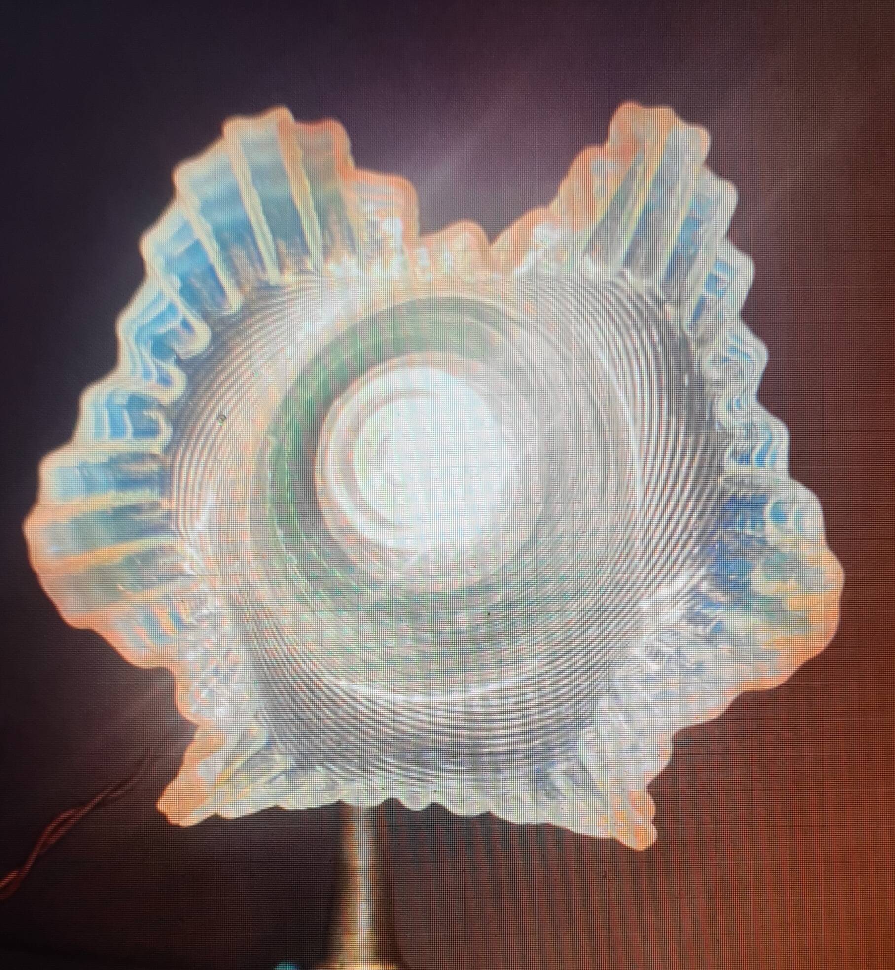 Refined 1930s-40s table lamp in brass and worked glass