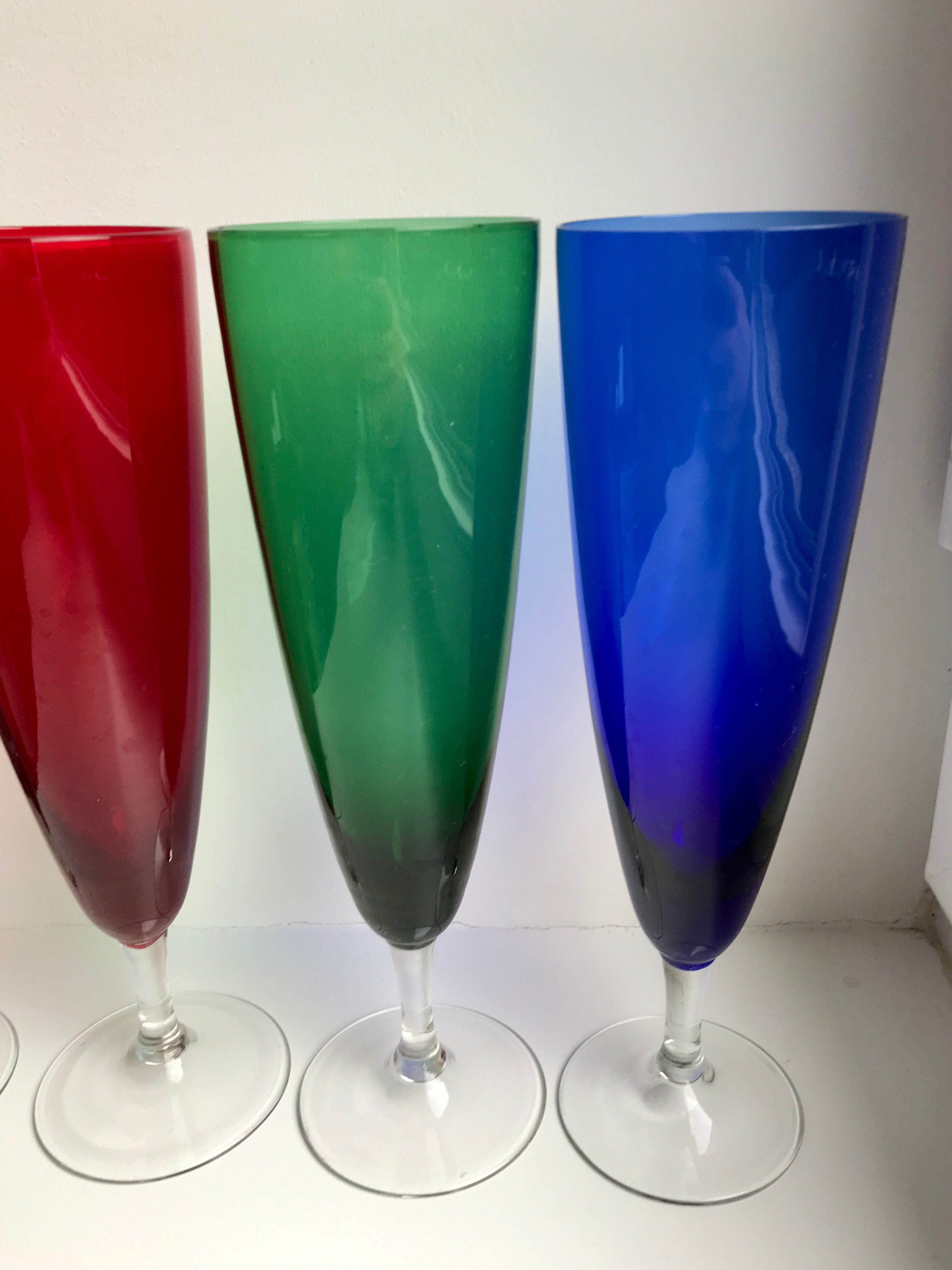 Set of 4 champagne flutes in colored glass 70s