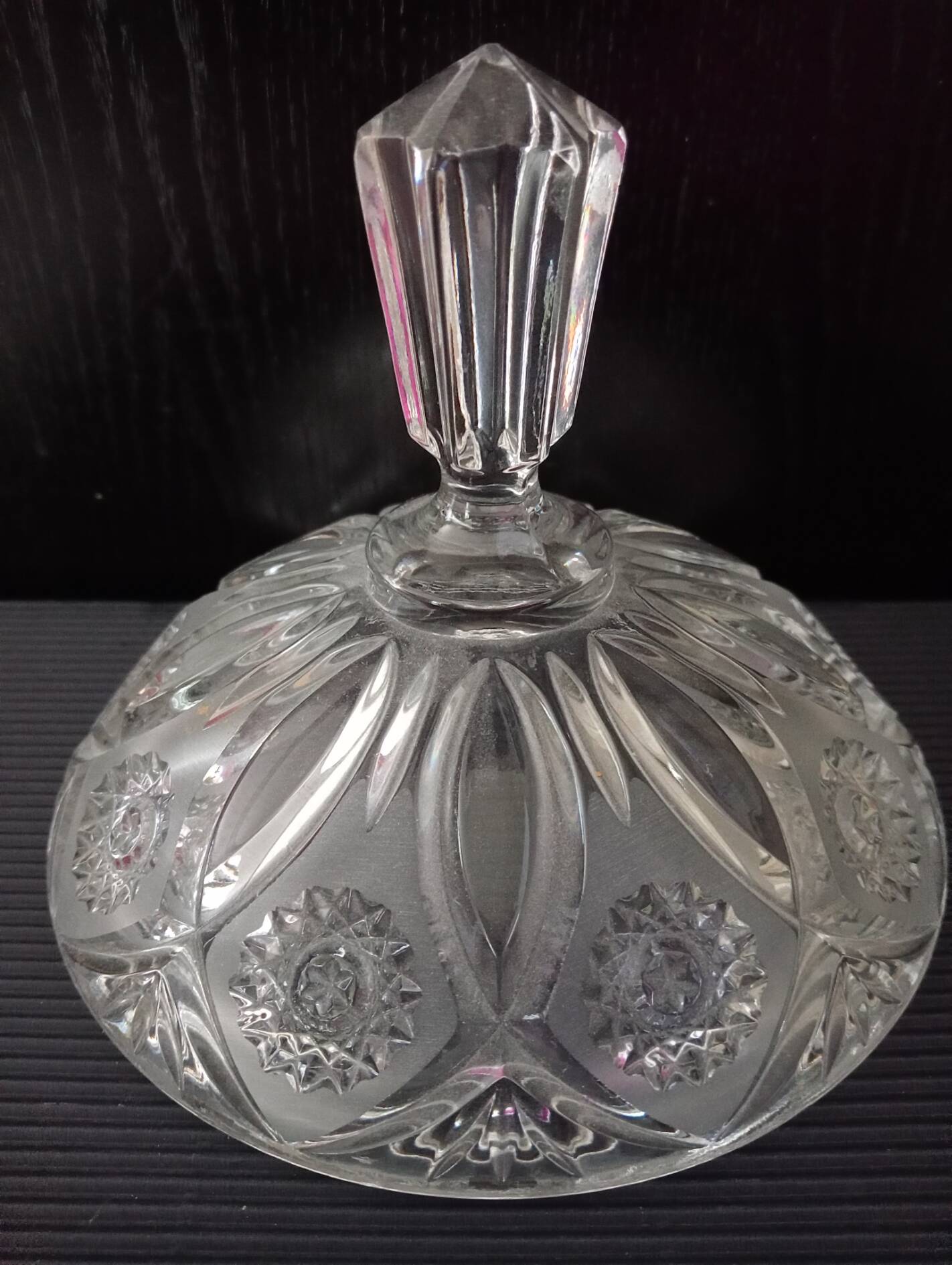 Cut crystal bonbonnière