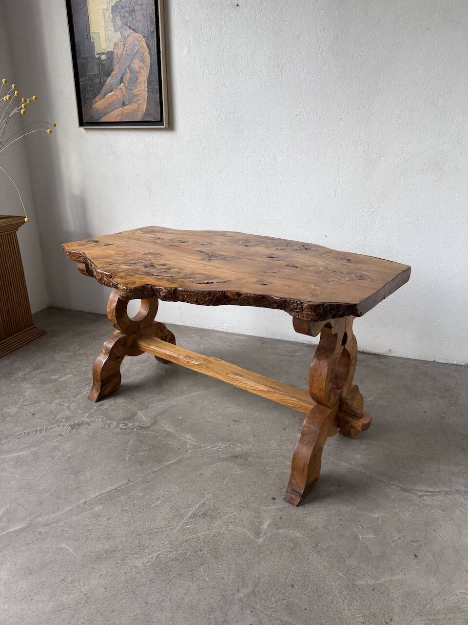 Table artisanale en orme massif, art populaire