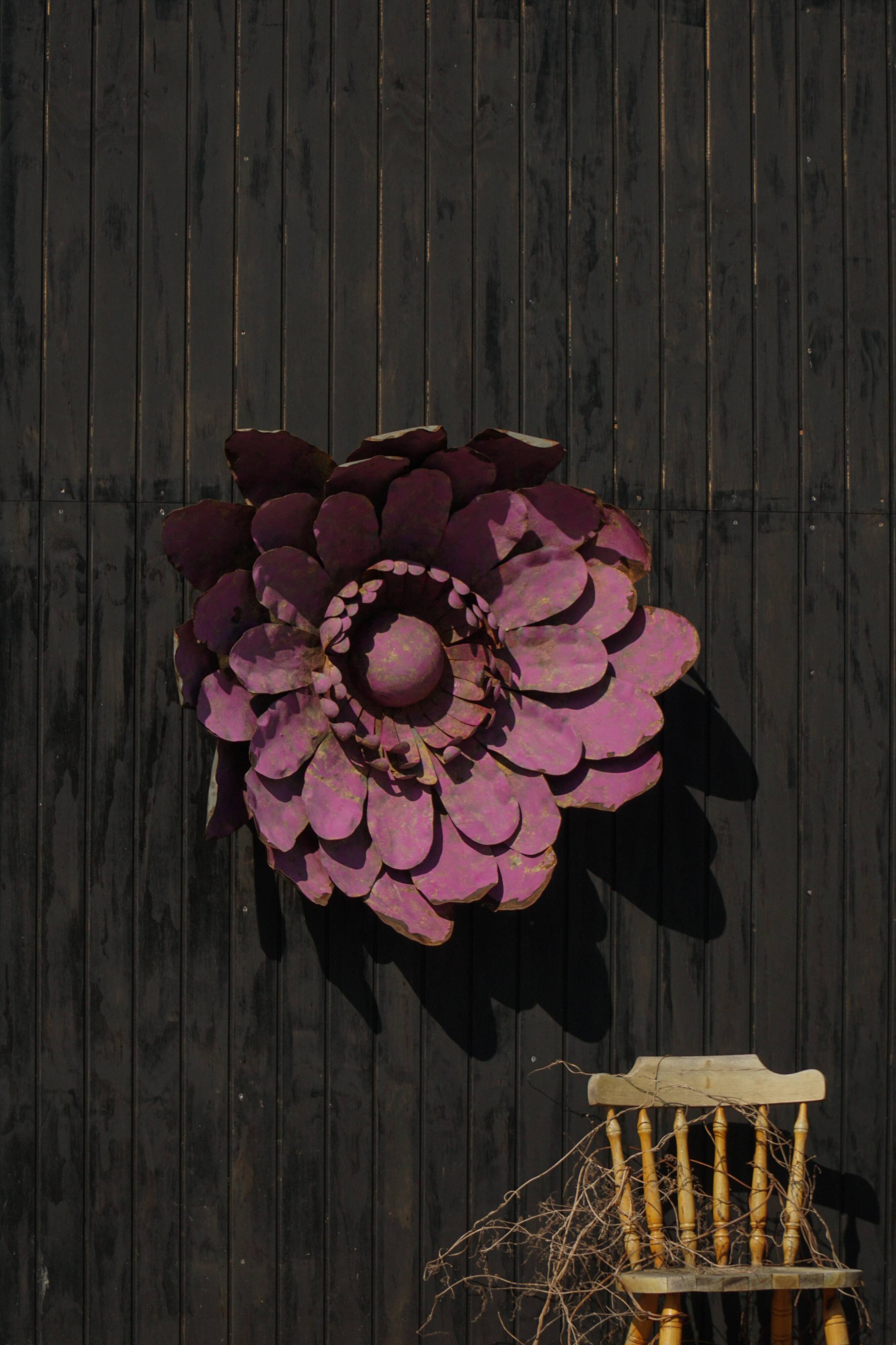 Large sculptural wall decoration of flowers in metal, Belgium, mid-20th century, 1960s.