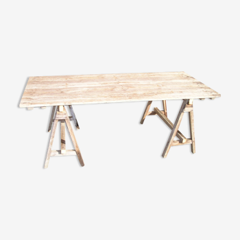 Table top in fir and its 2 trestles