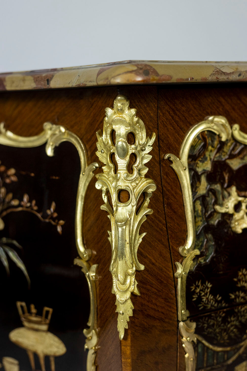 Louis XV style jumping chest of drawers, circa 1950