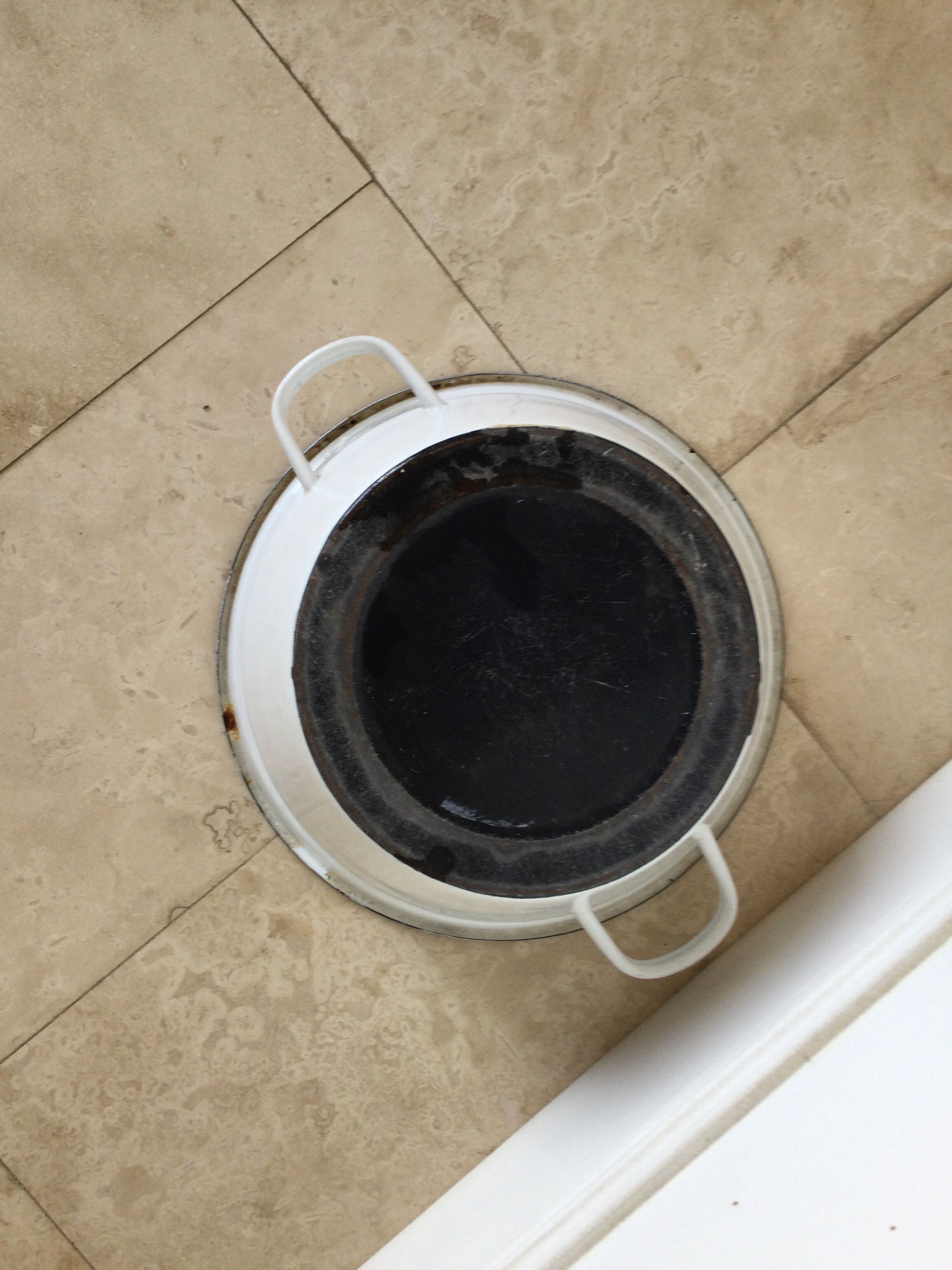 Basin, cache jar in enamelled sheet metal