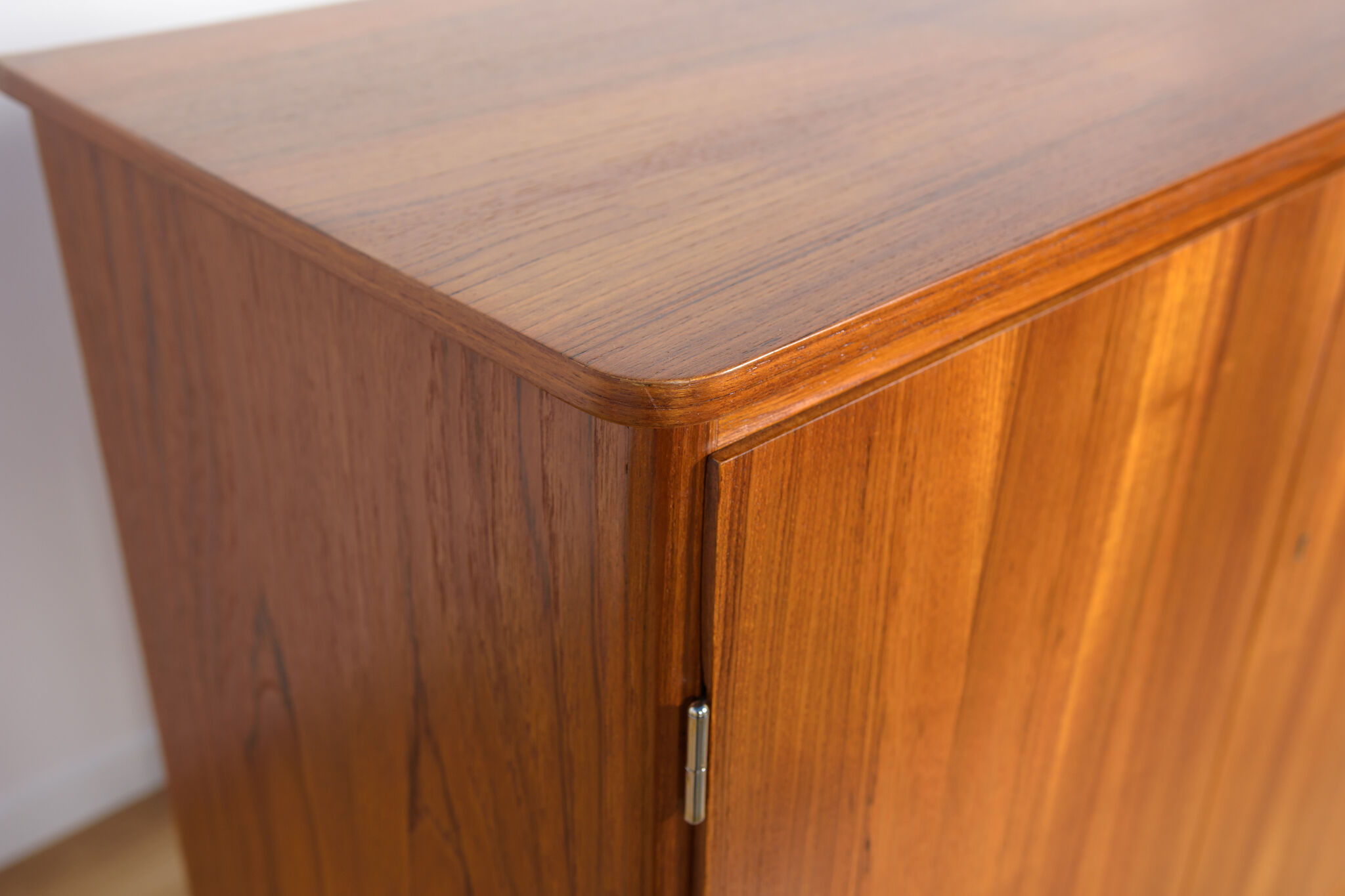 Armoire en teck du milieu du siècle, années 1970