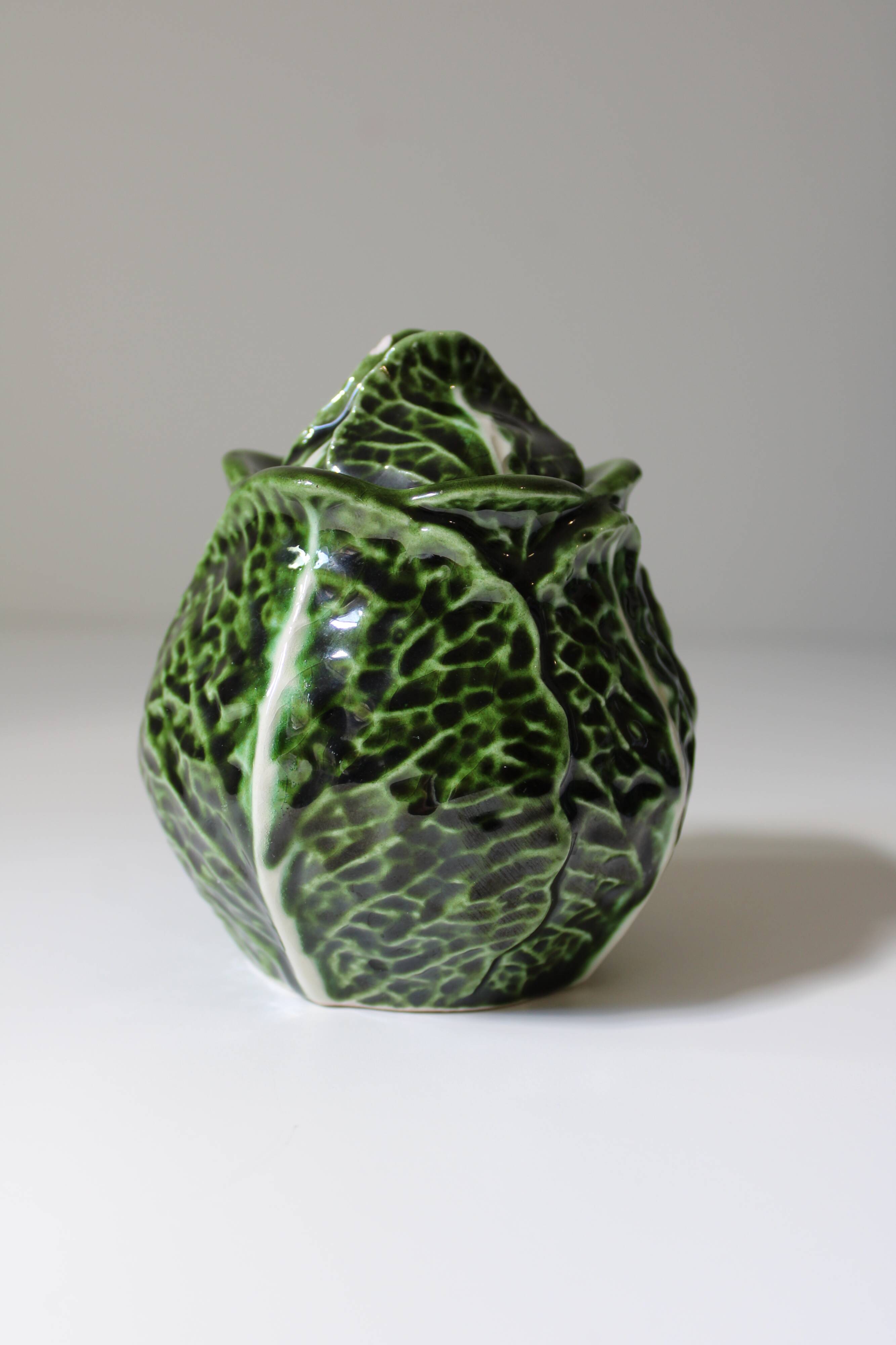 Service of cabbage cups barbotine Caldas da Rainha, Portugal