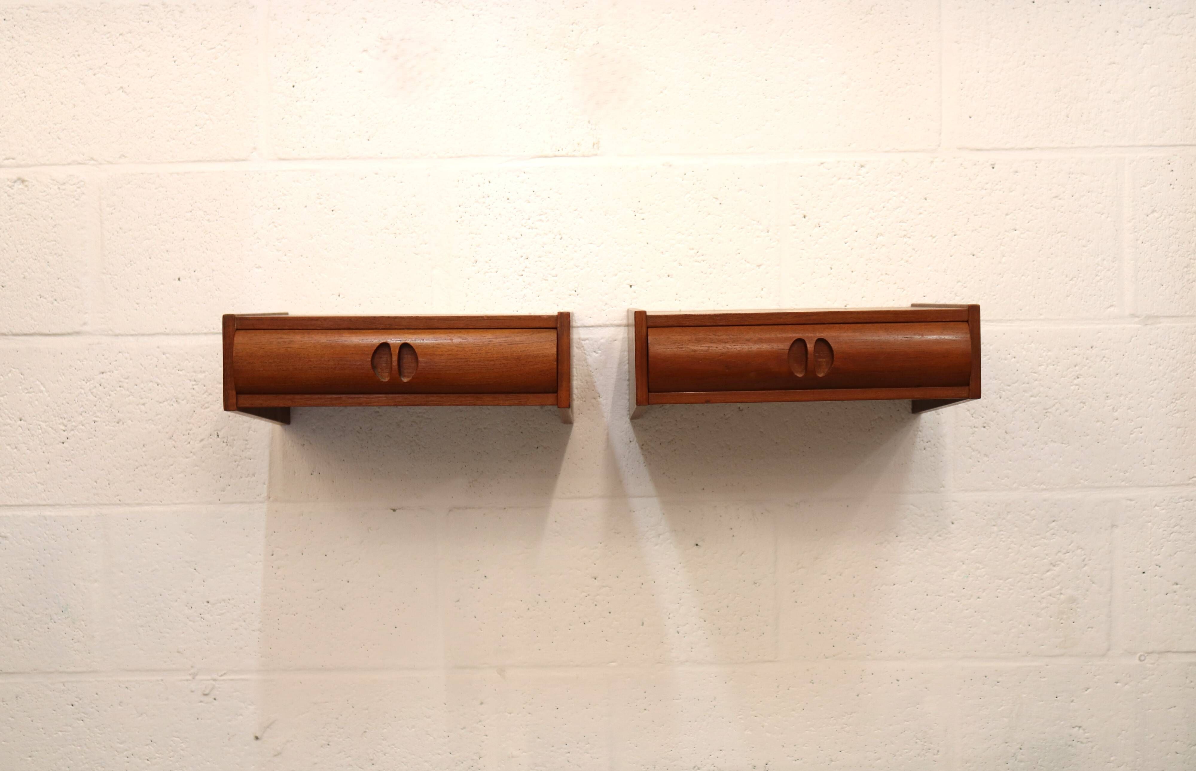 Set of vintage floating nightstands in teak with drawers *** Denmark 1970