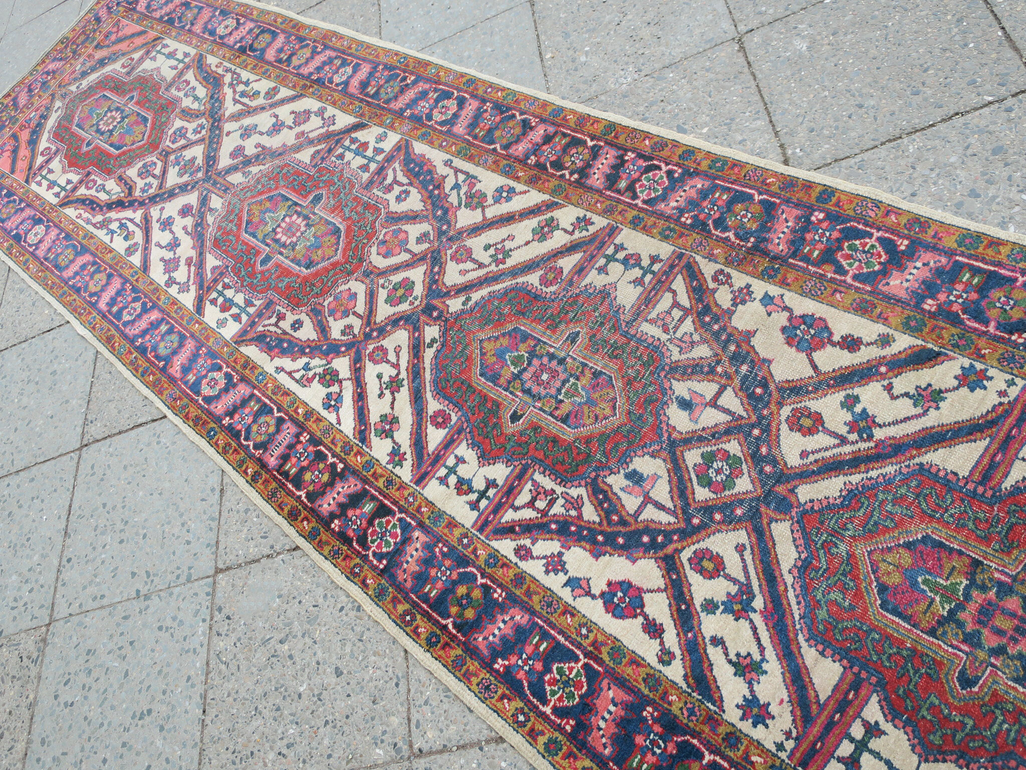 Heriz runner rug 558 cm x 90 cm, 1920s-1930s