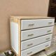 Commode style atelier rénovée blanche et bois