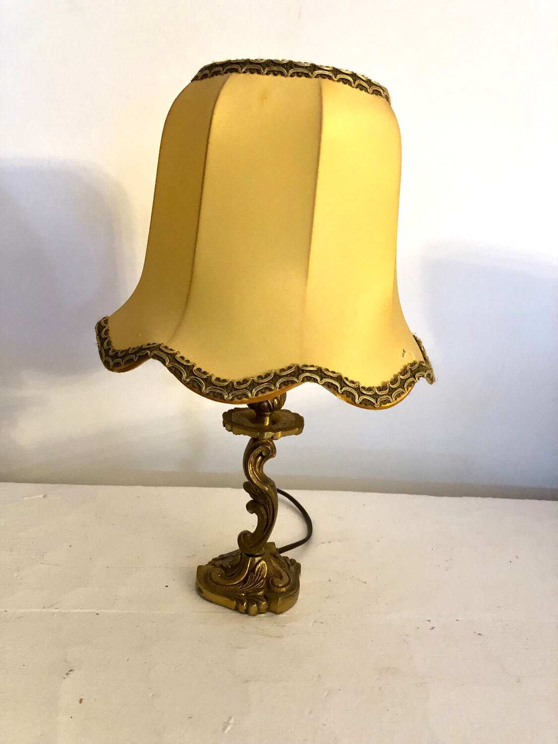 Old table lamp in gilded bronze.