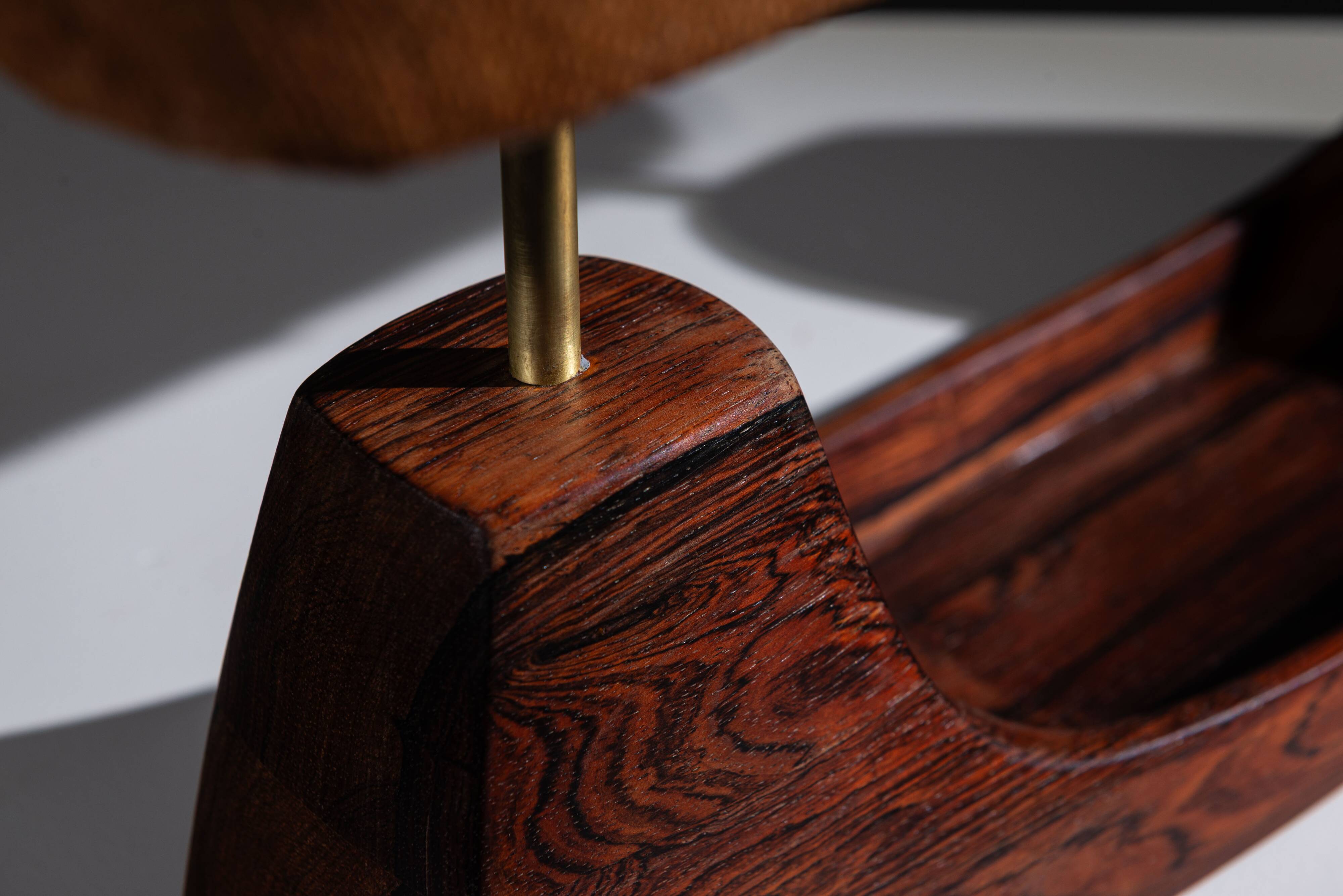 Lampe de bureau de direction rare en bois massif