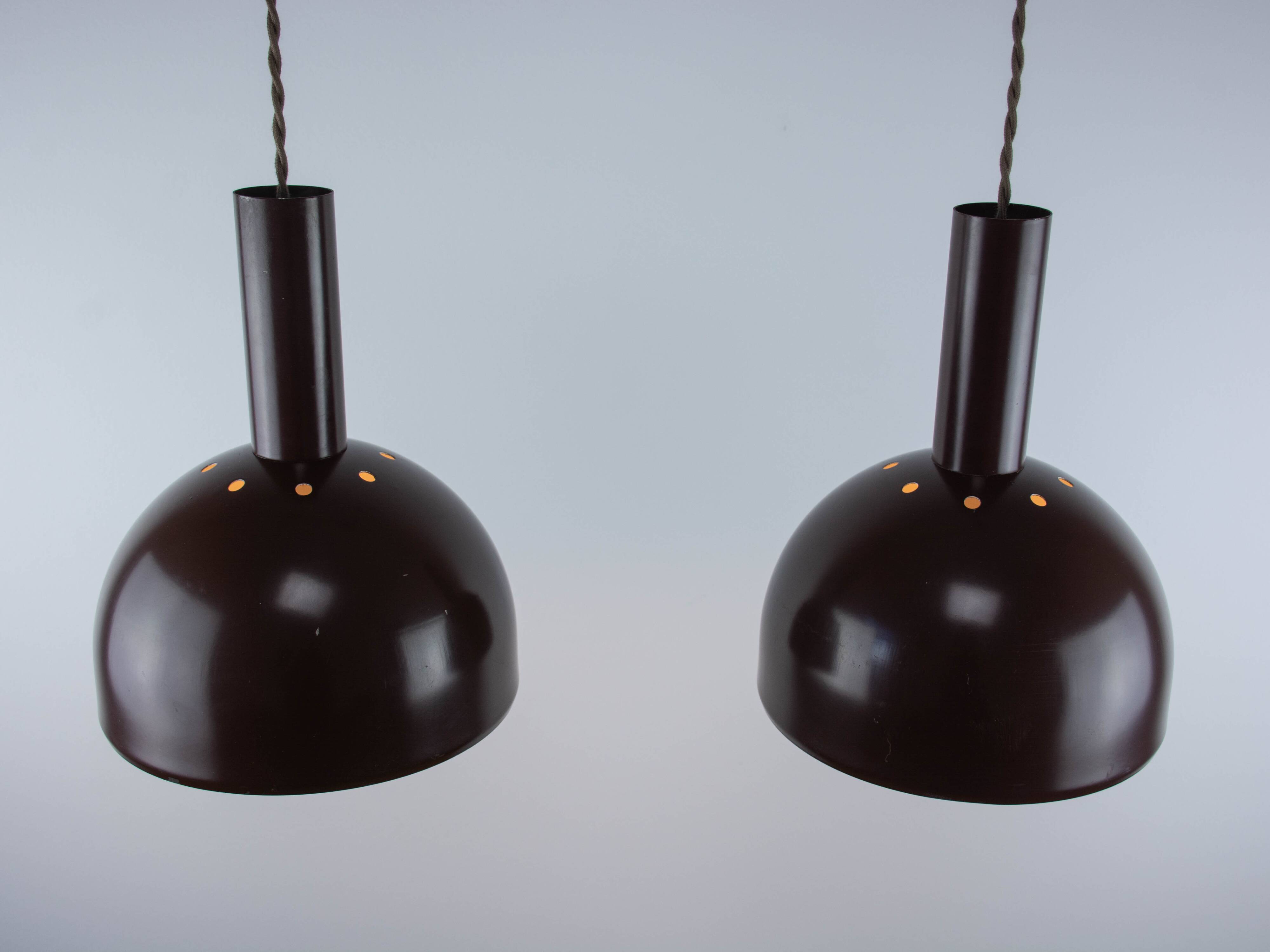 Ensemble de 2 lampes suspendues en métal marron de style moderne du milieu du siècle