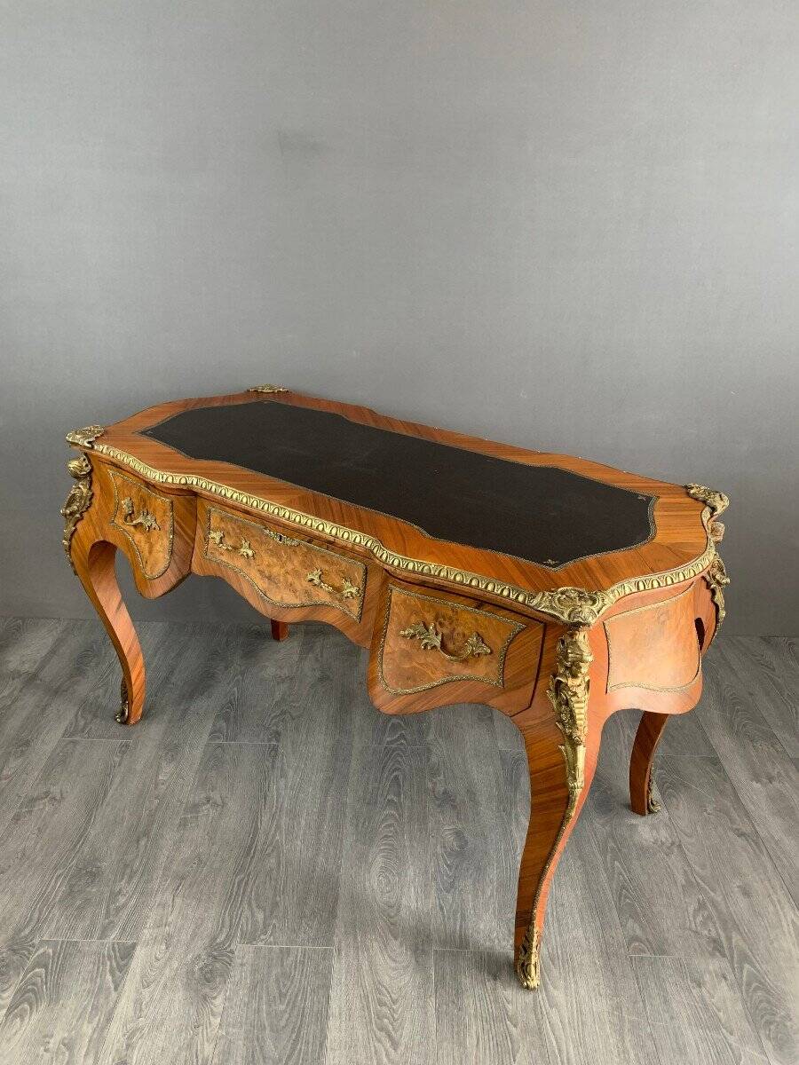 Bureau en marqueterie et bronze doré style Louis XV, XIXème siècle