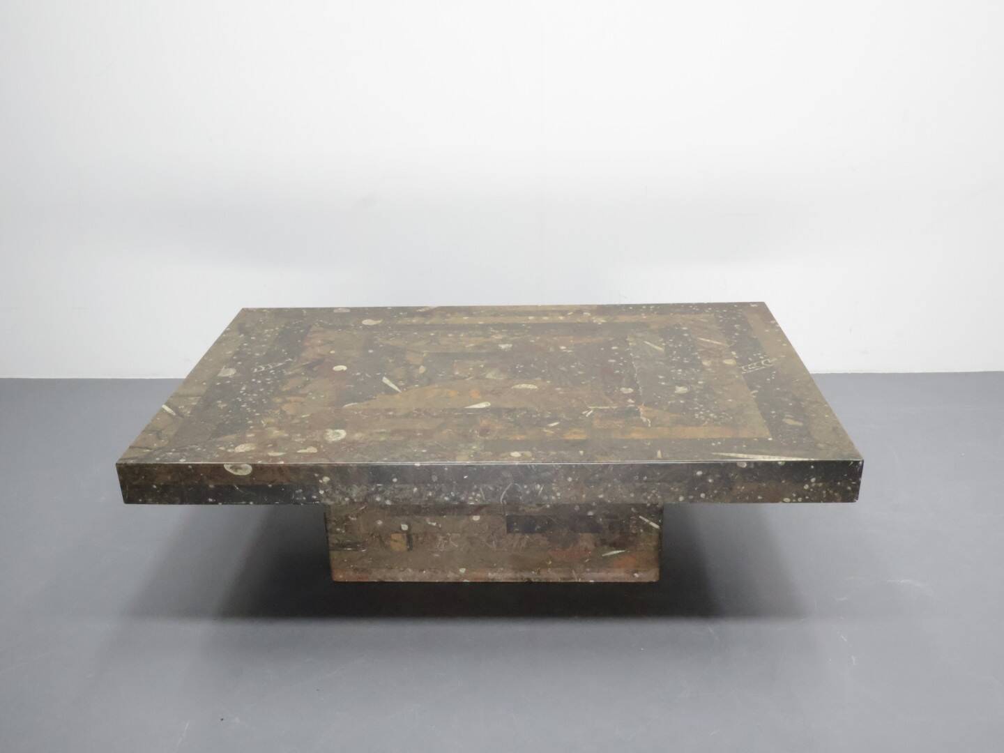 Brutalist salontafl Laauser Fossiel natuursteen