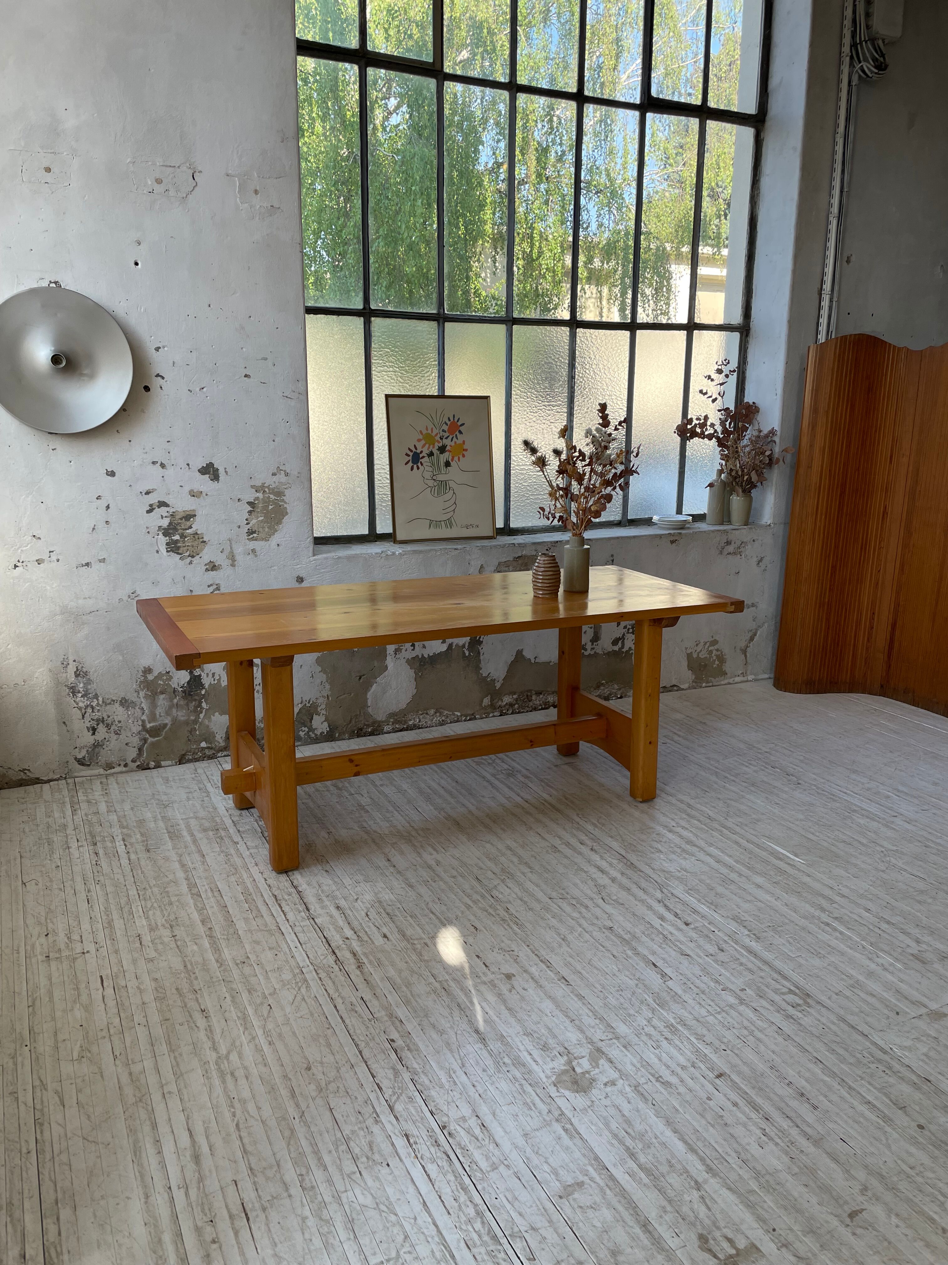 Mountain furniture table in pine 2m