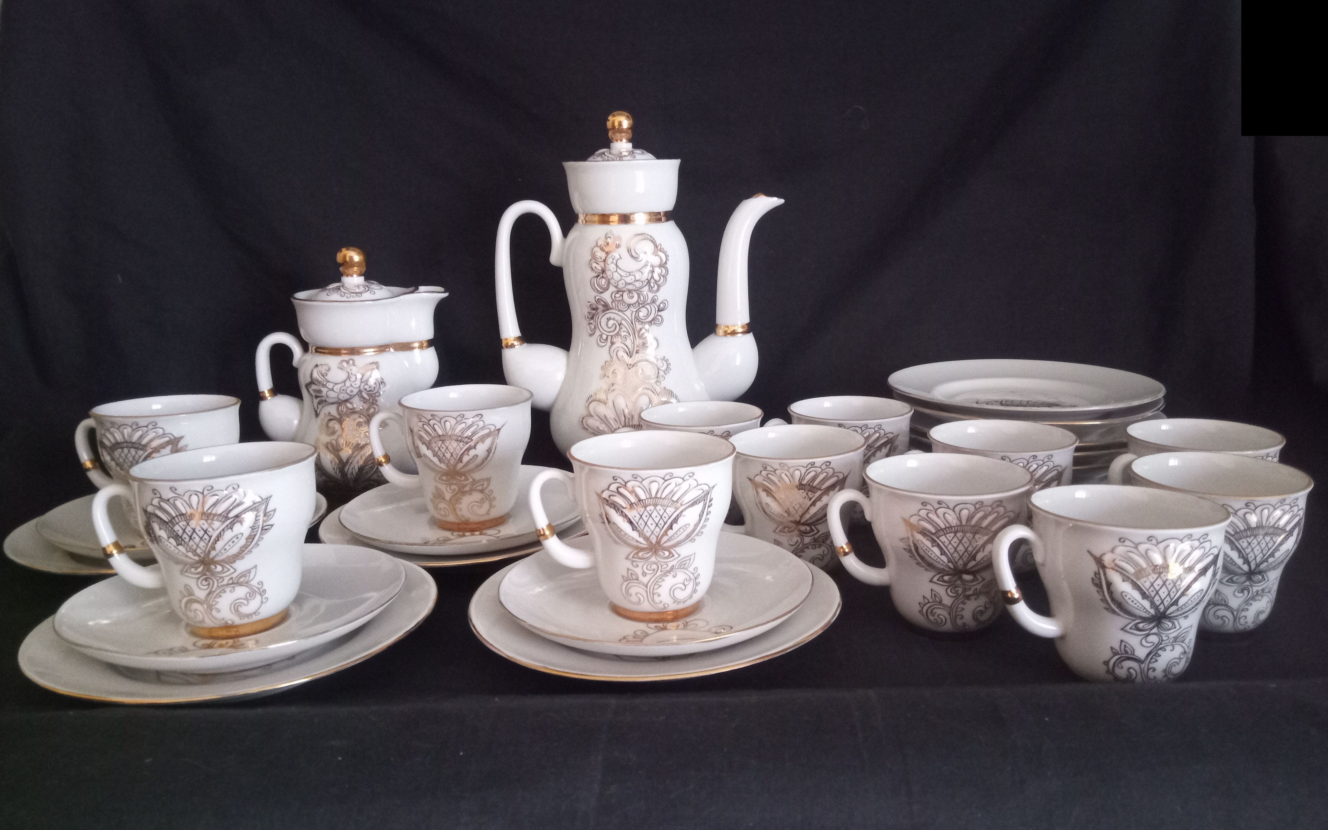 Lomonosov 29-piece porcelain coffee set, cast patterns enhanced with 24k gold