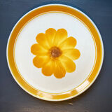 Seven vintage flower power plates