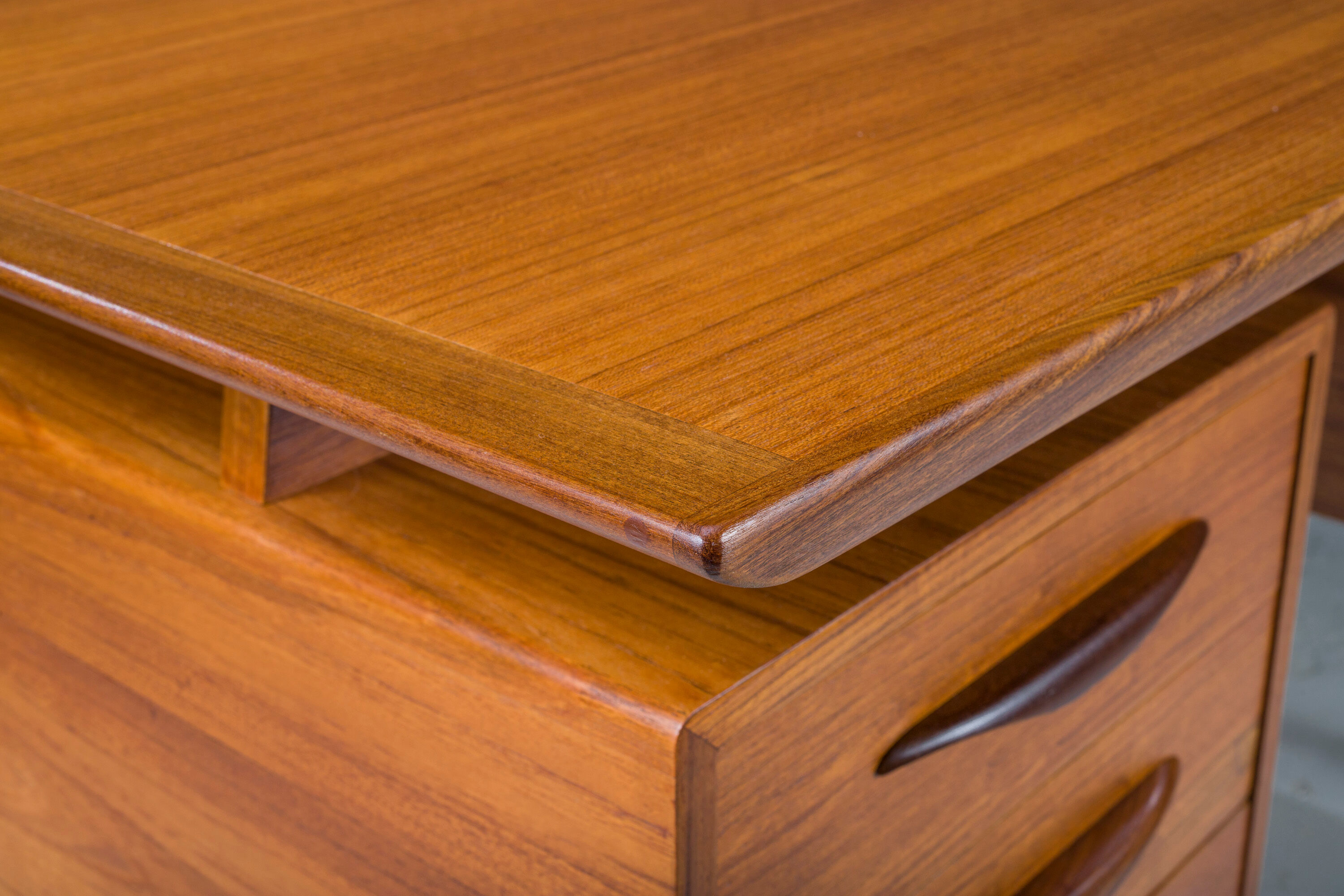 Mid-Century Danish Desk in Teak, 1970s