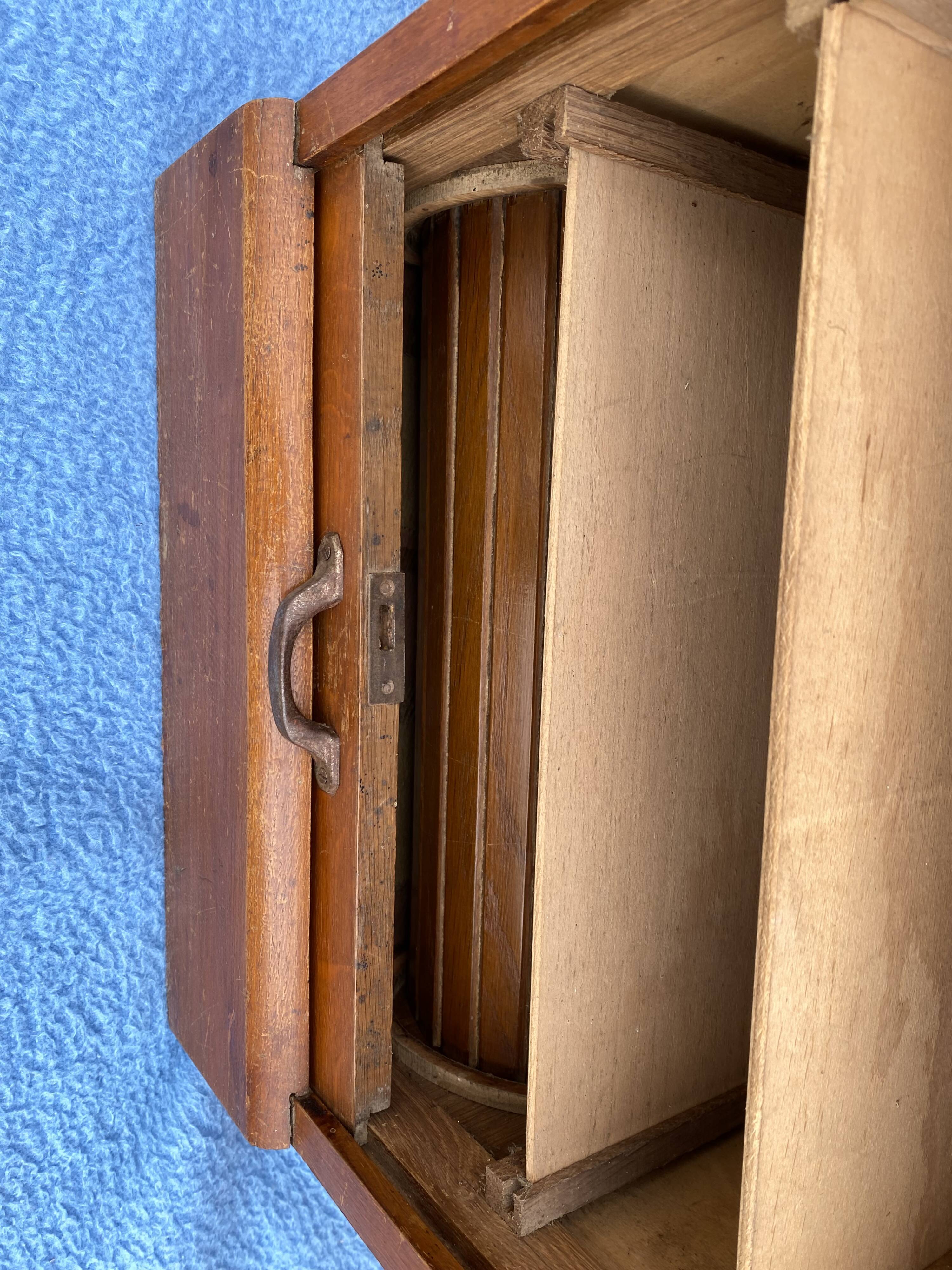 Curtain cabinet binder