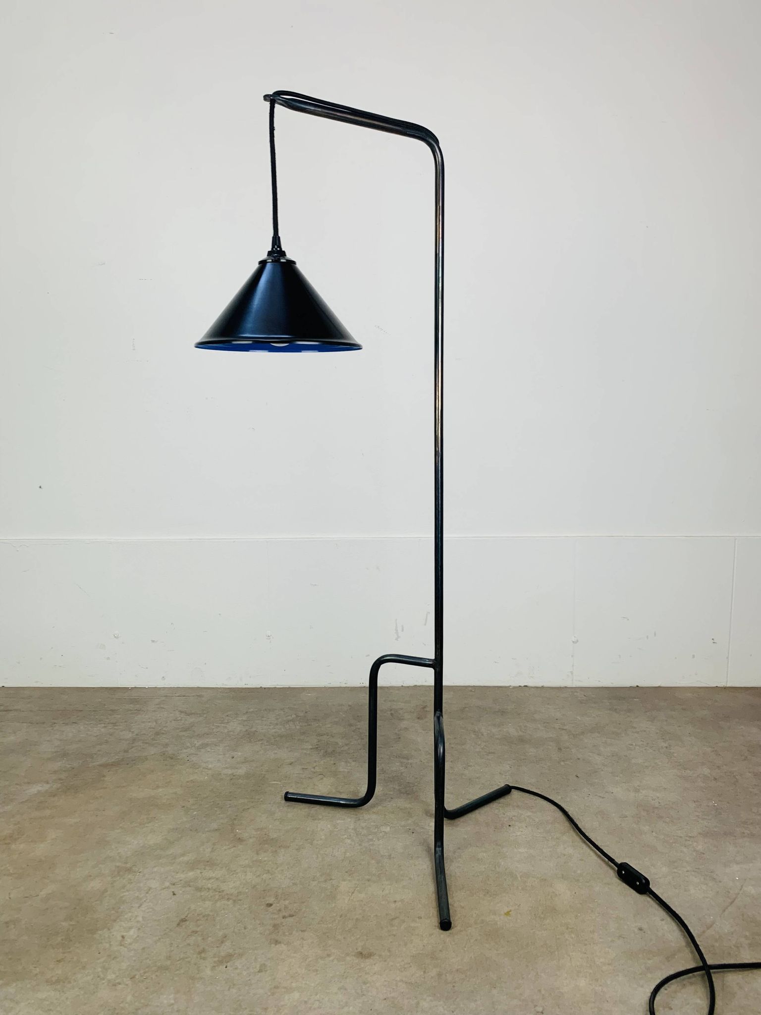 Tripod reading lamp, wrought iron, industrial style, handmade.