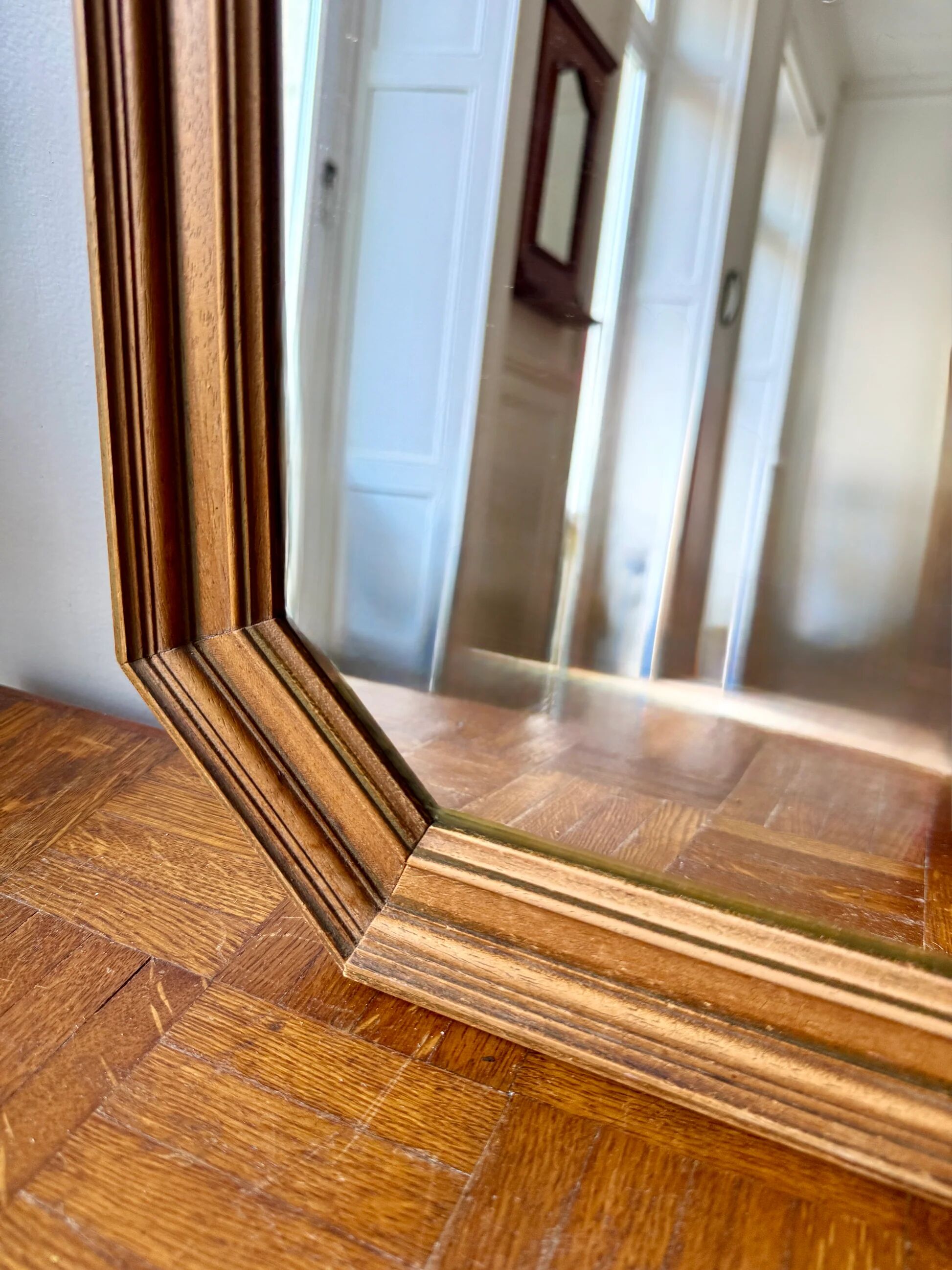 Miroir octogonal nervuré en bois doré